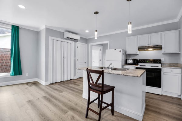 724 W Main St