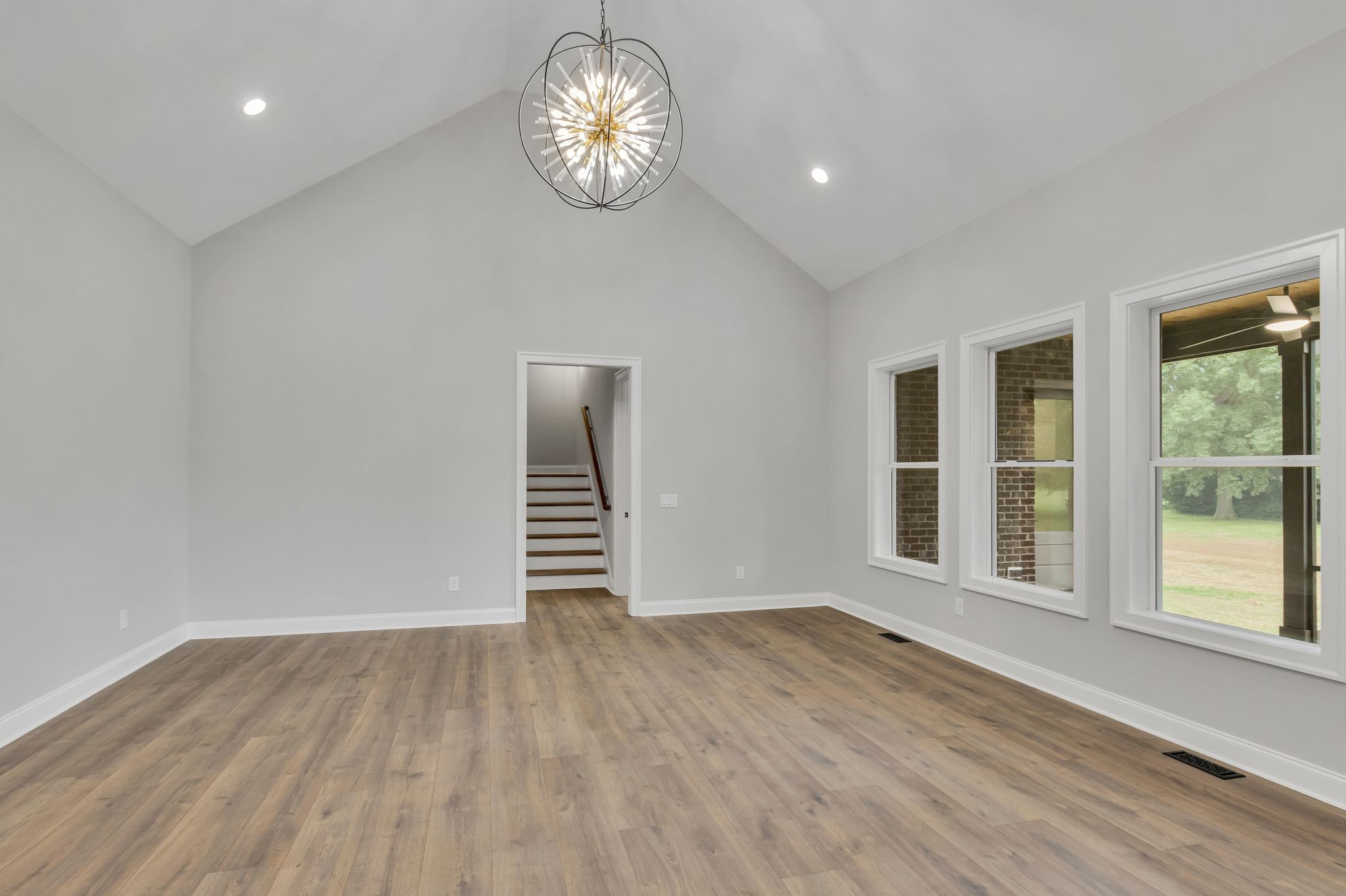 105 Arkow Ln