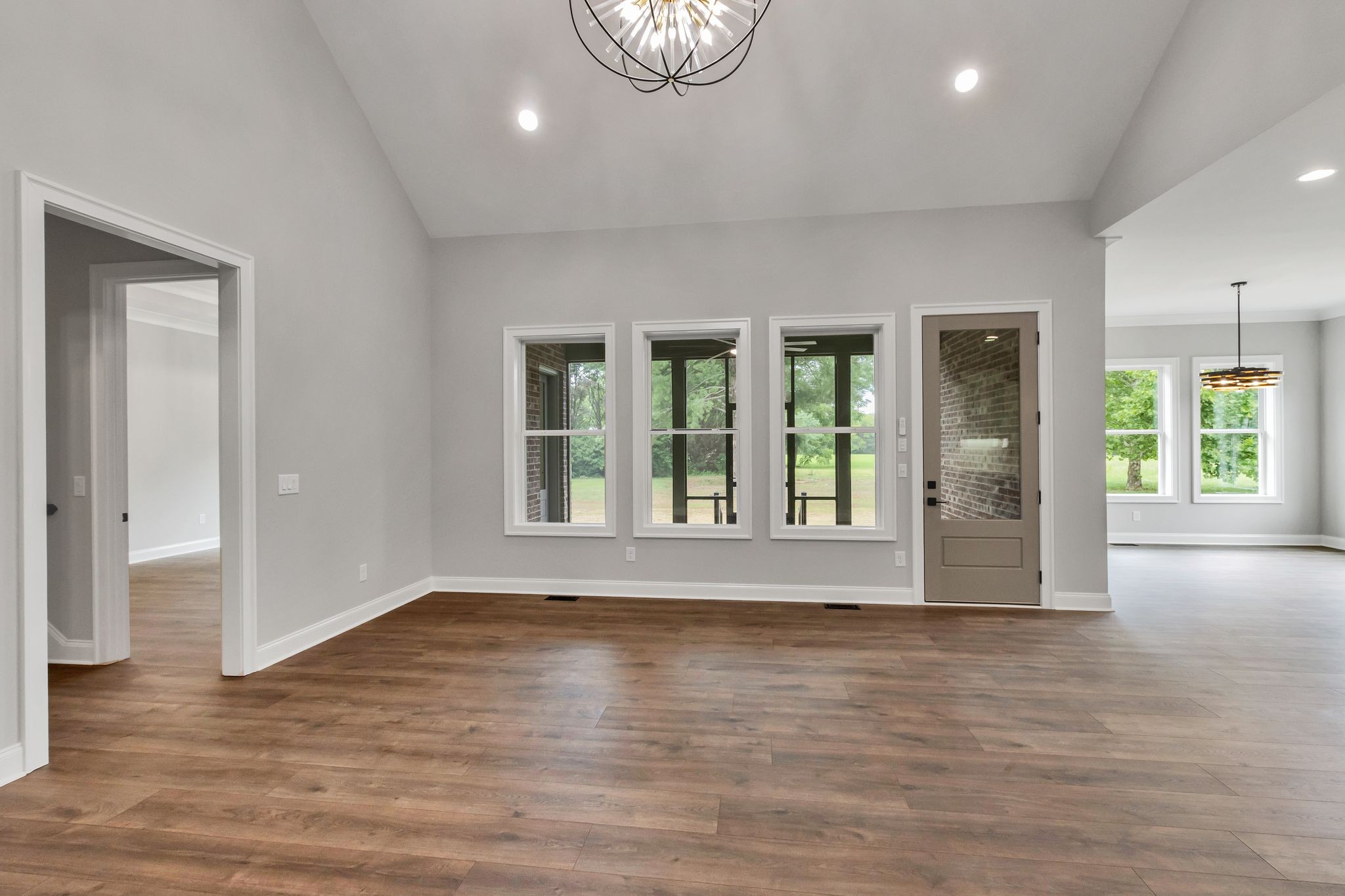 105 Arkow Ln