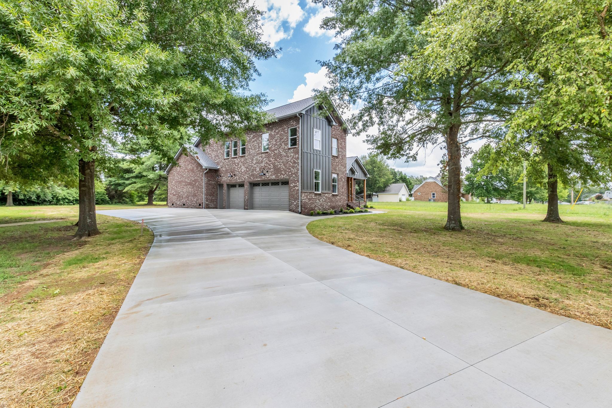 105 Arkow Ln