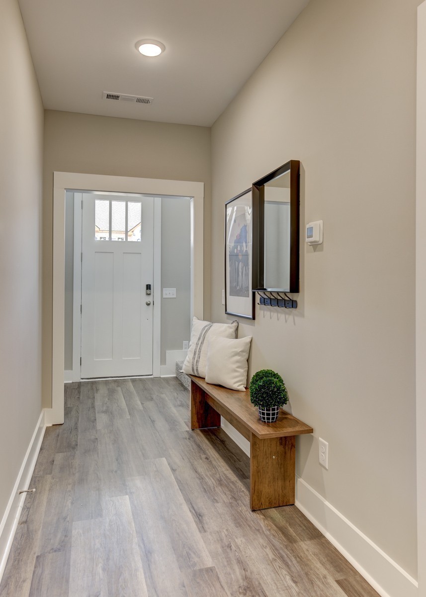 1222 Hayloft Pl