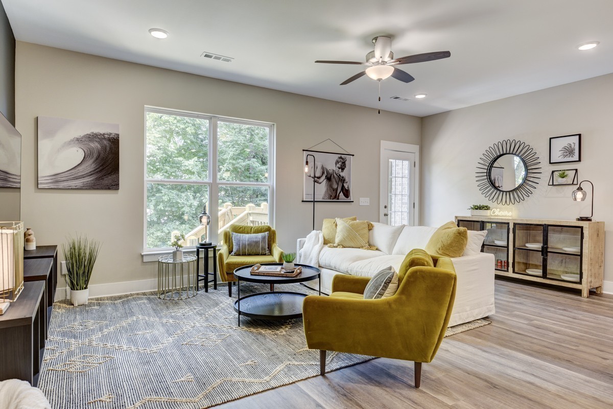 1222 Hayloft Pl