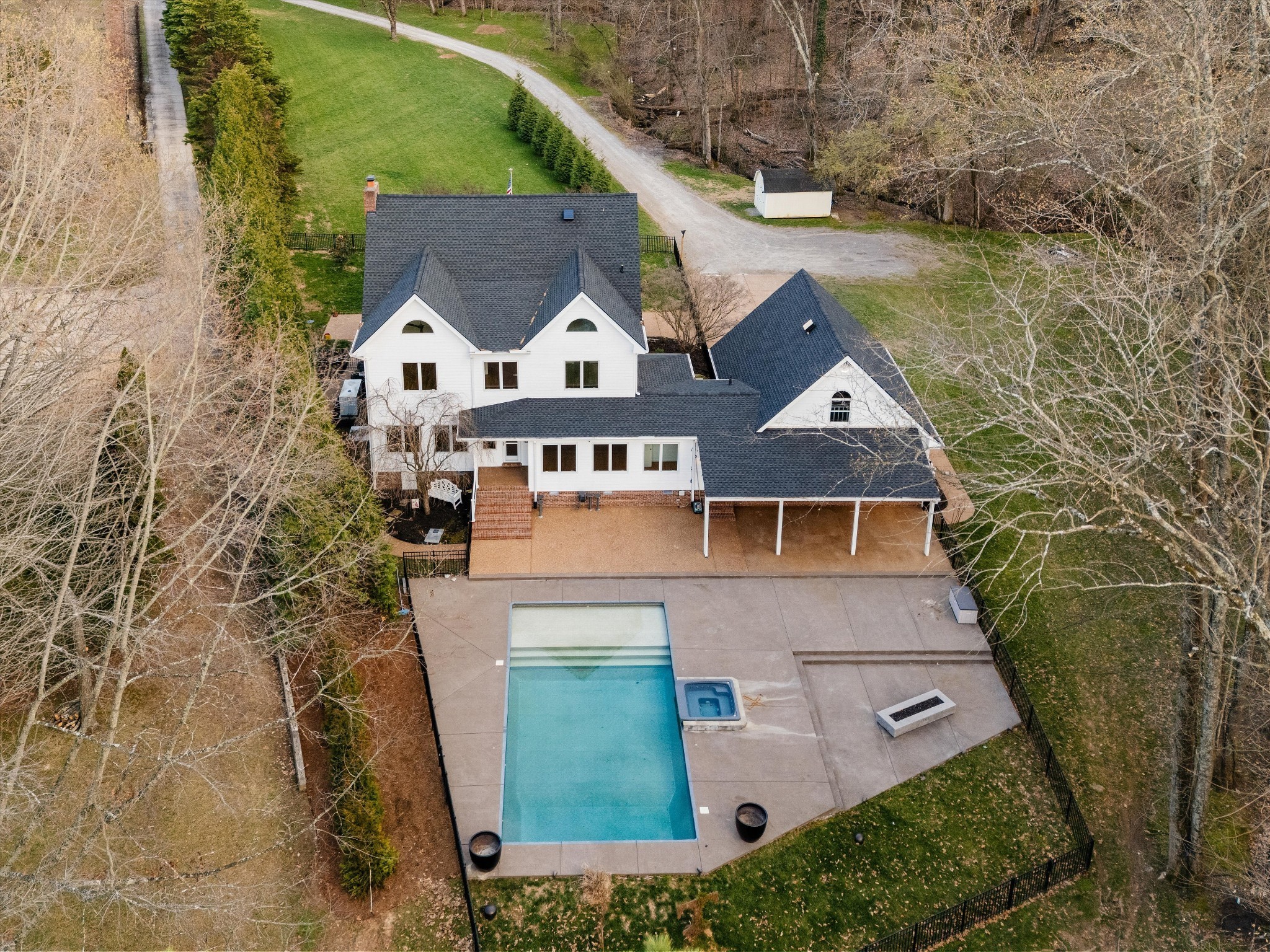 3863 Saundersville Ferry Rd