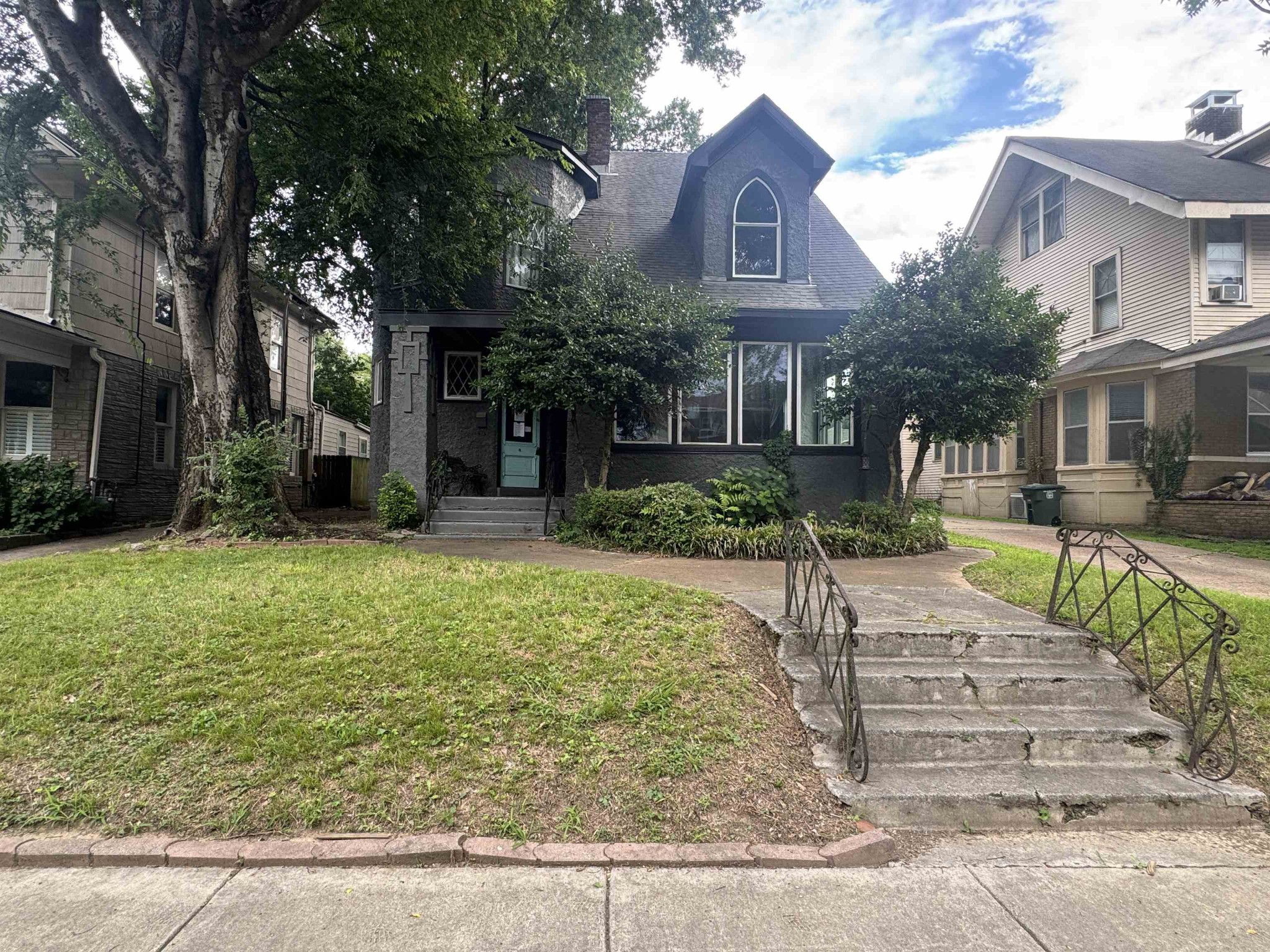 1609 EASTMORELAND AVE