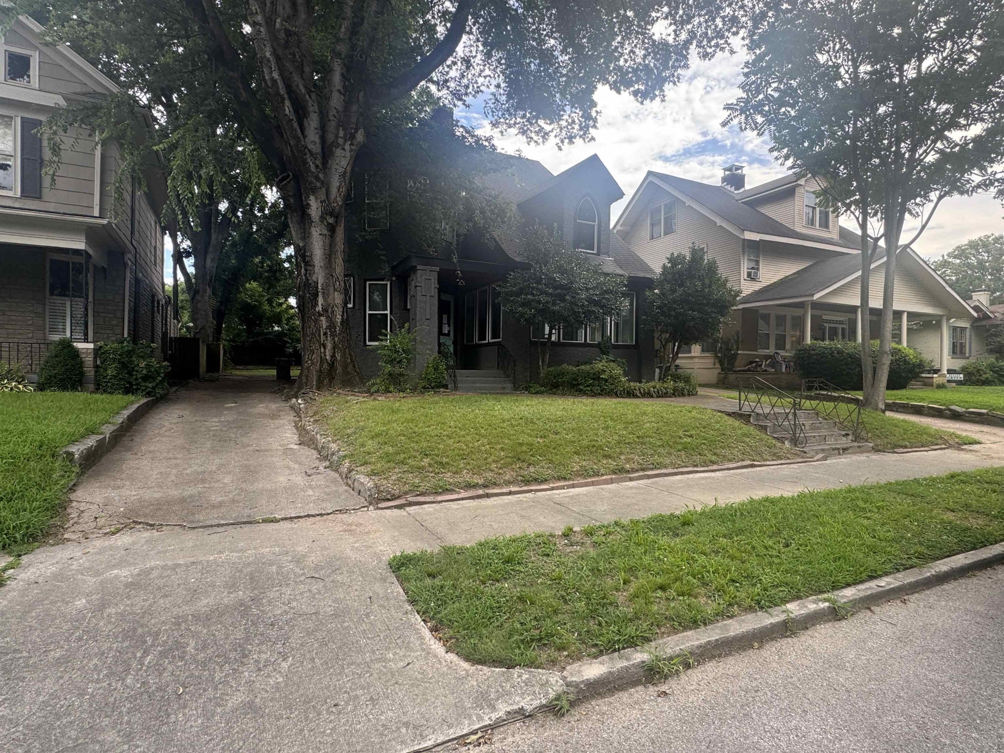 1609 EASTMORELAND AVE