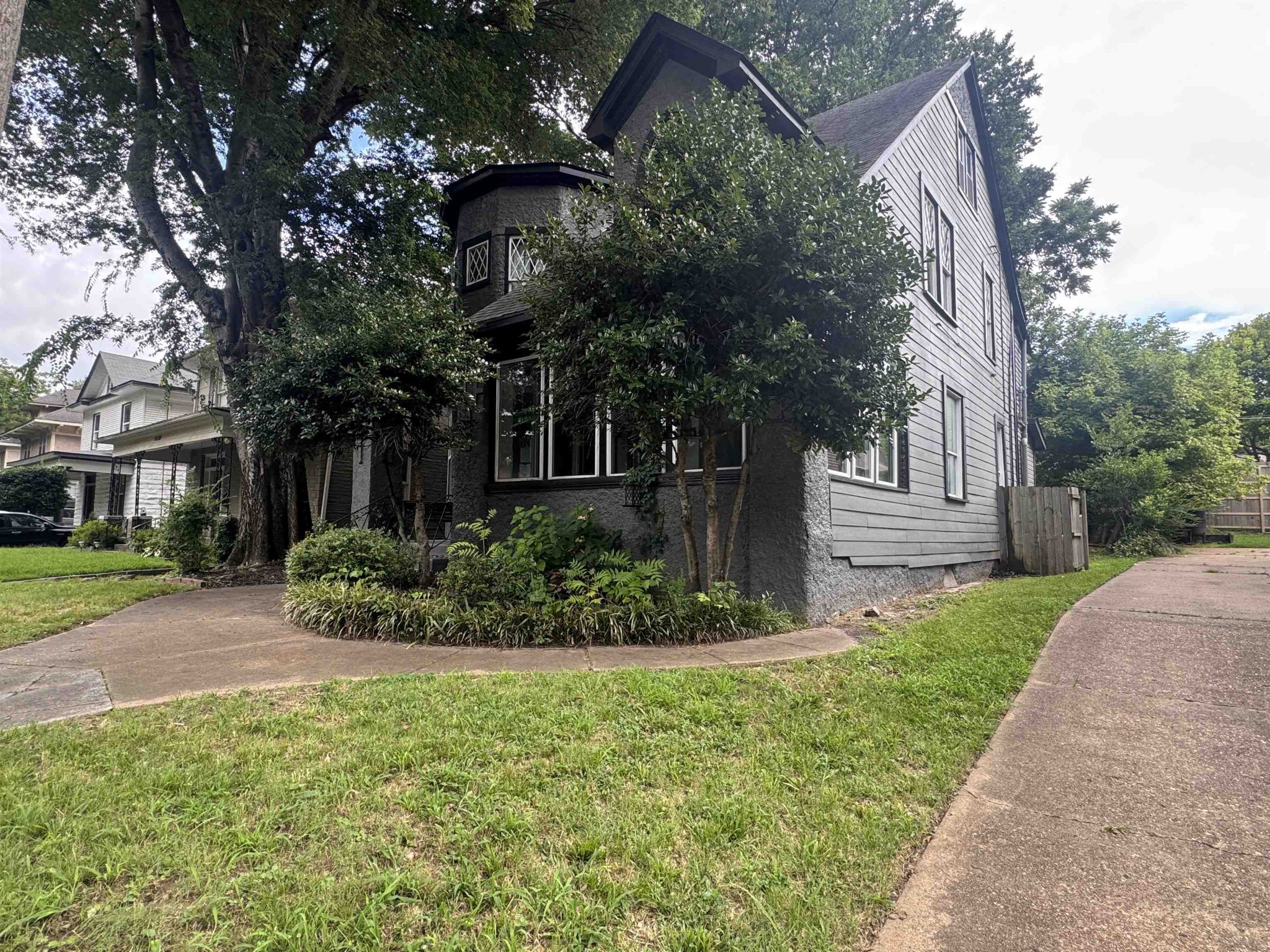 1609 EASTMORELAND AVE