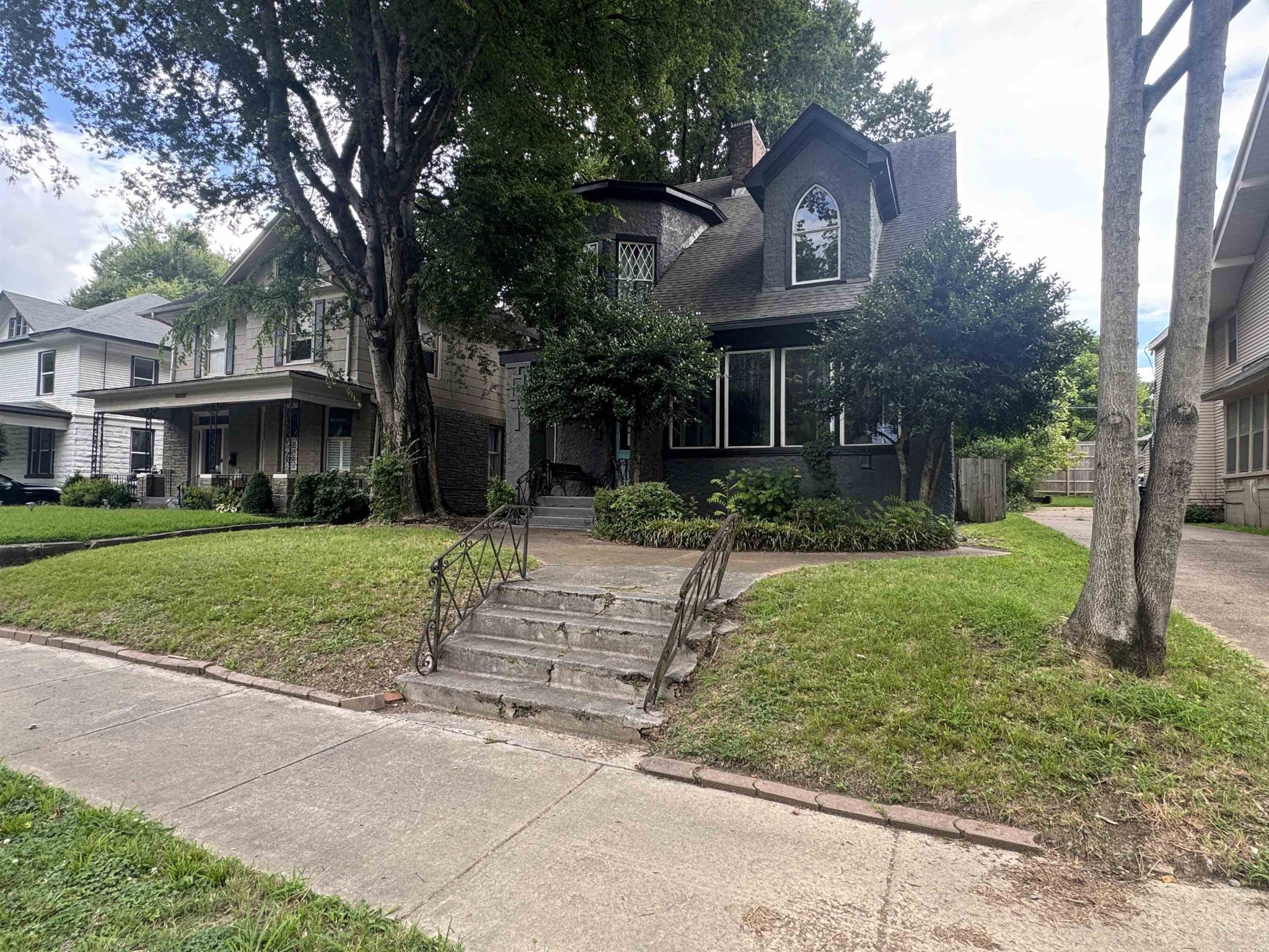 1609 EASTMORELAND AVE