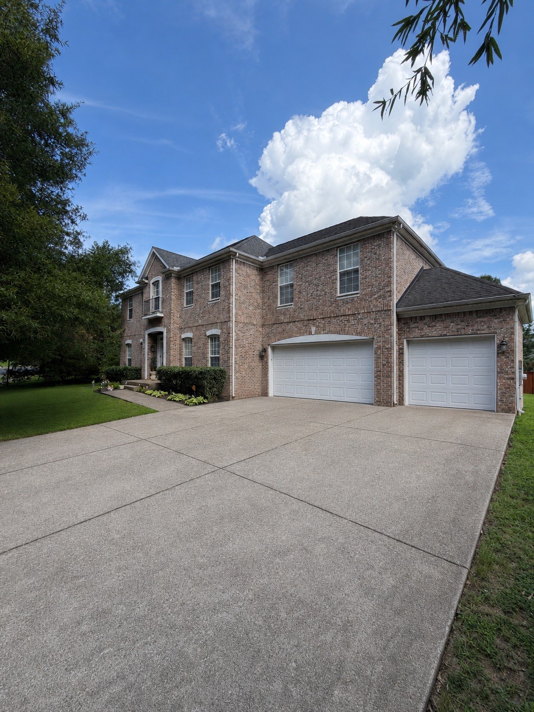 7524 Woodstream Dr
