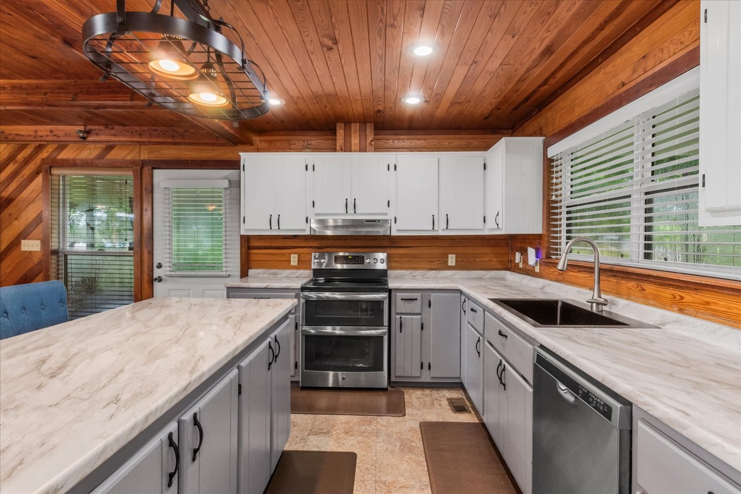 166 Beechview Dr