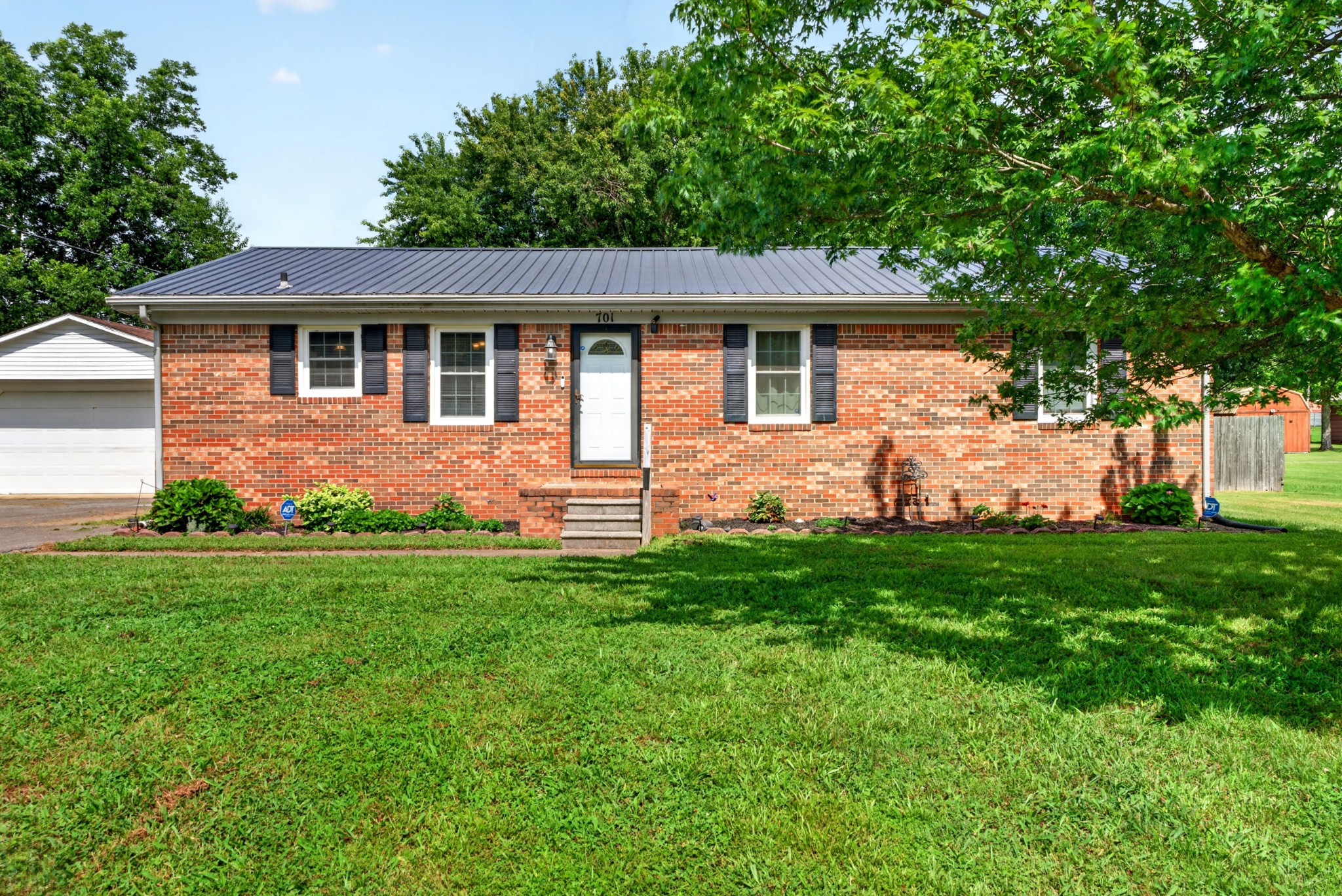 701 Pineridge Dr