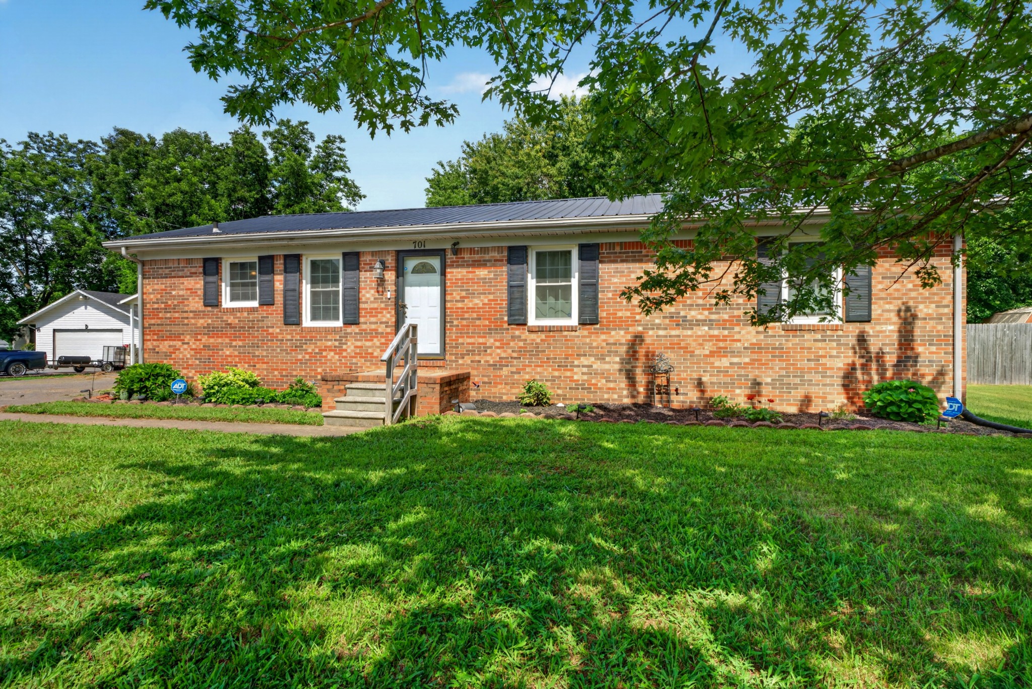 701 Pineridge Dr