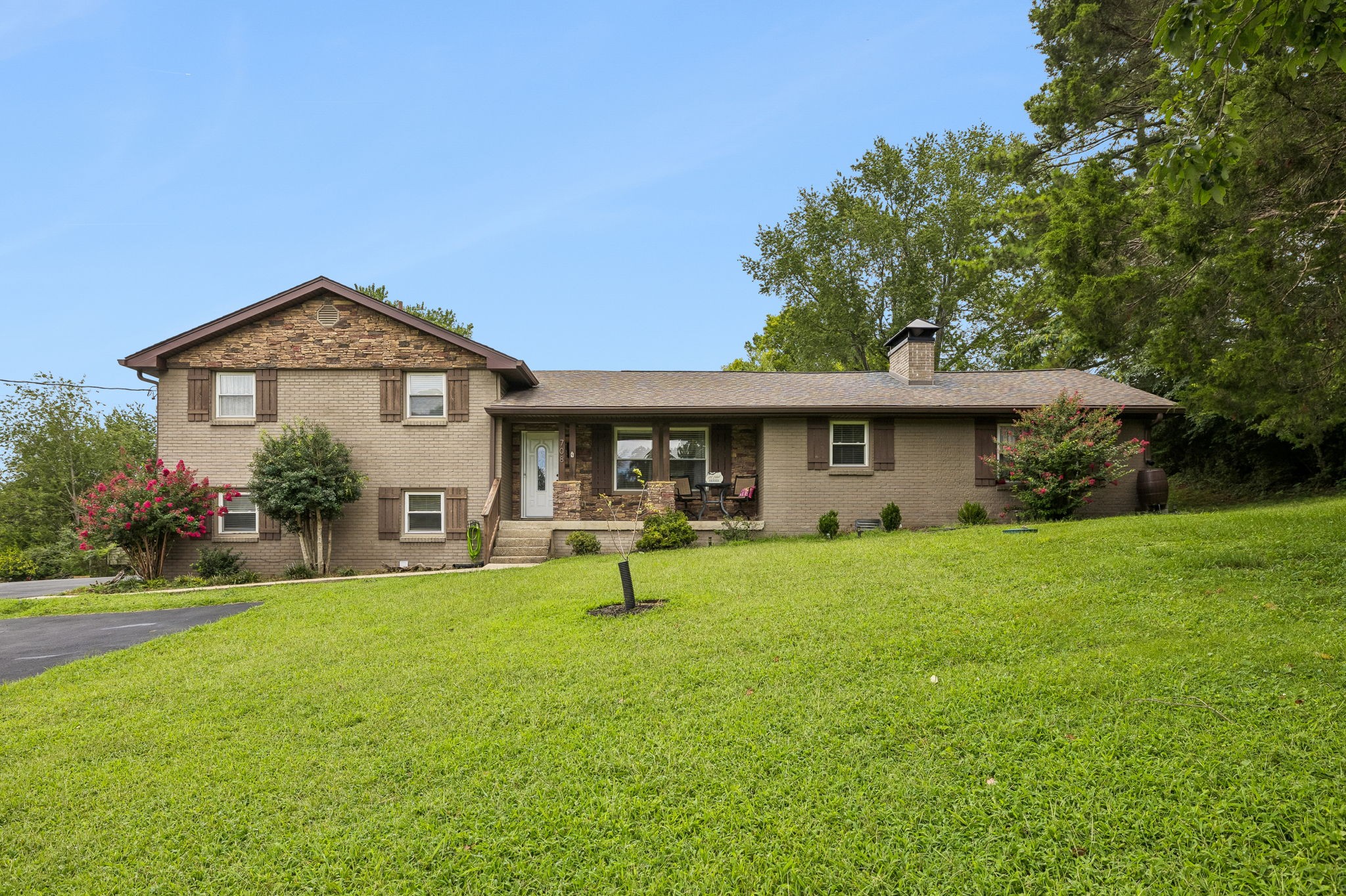 708 Glen Oaks Dr