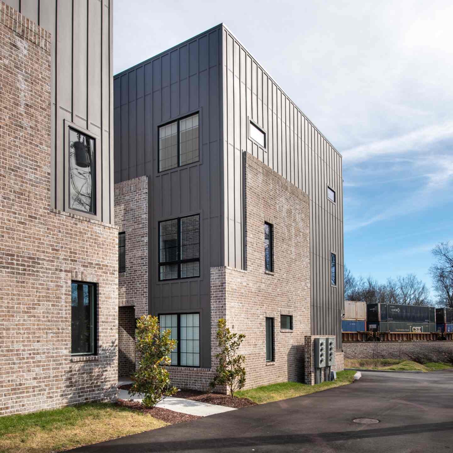 738 Douglas Ave