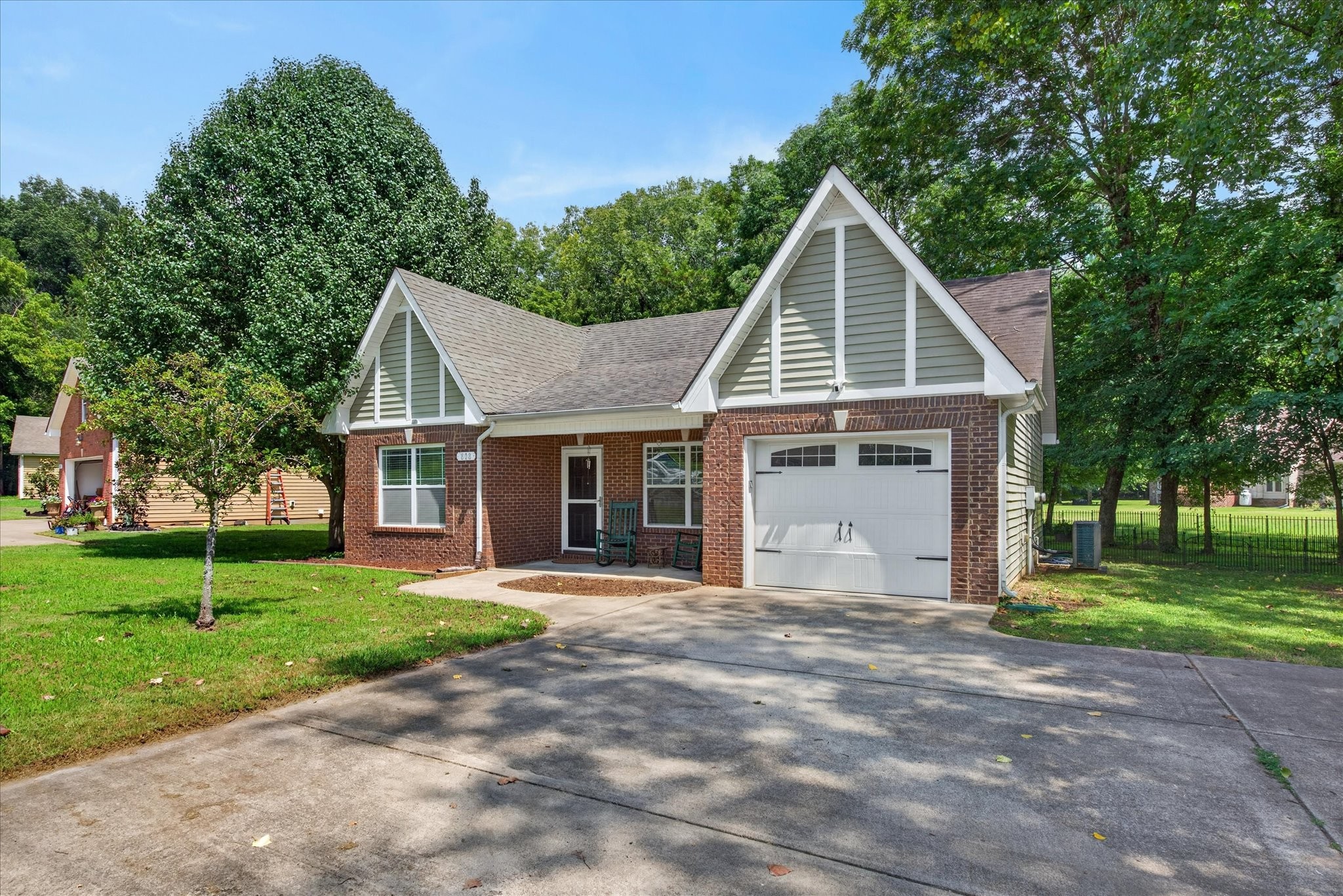 808 Dunbar Cave Rd