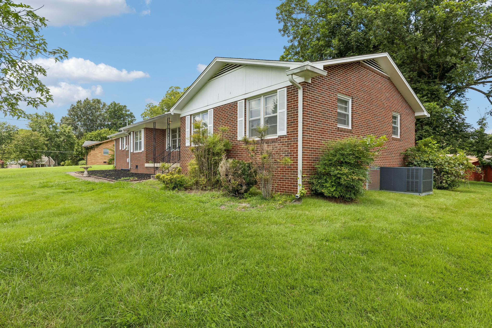 950 Fairlane Dr