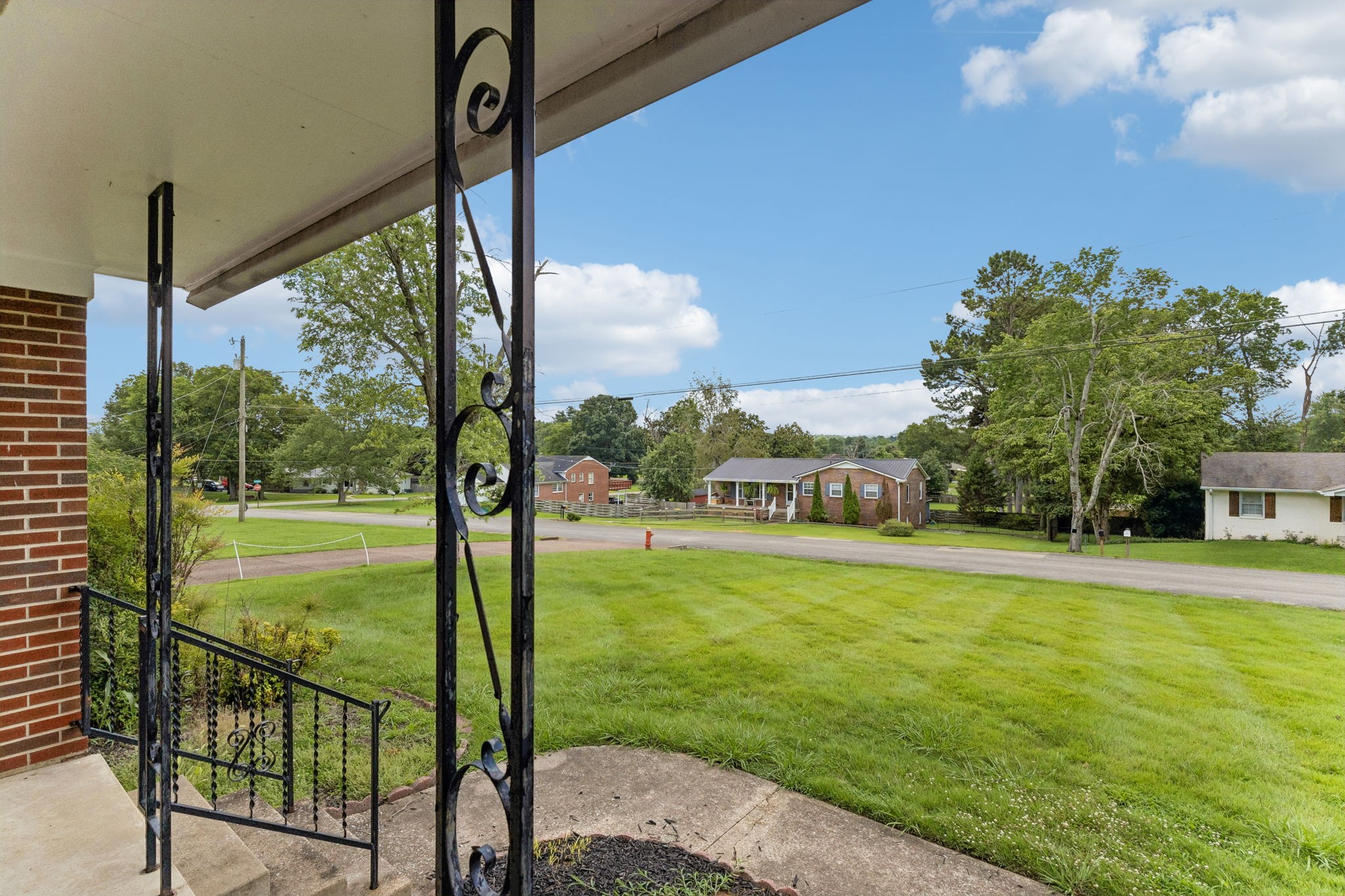 950 Fairlane Dr