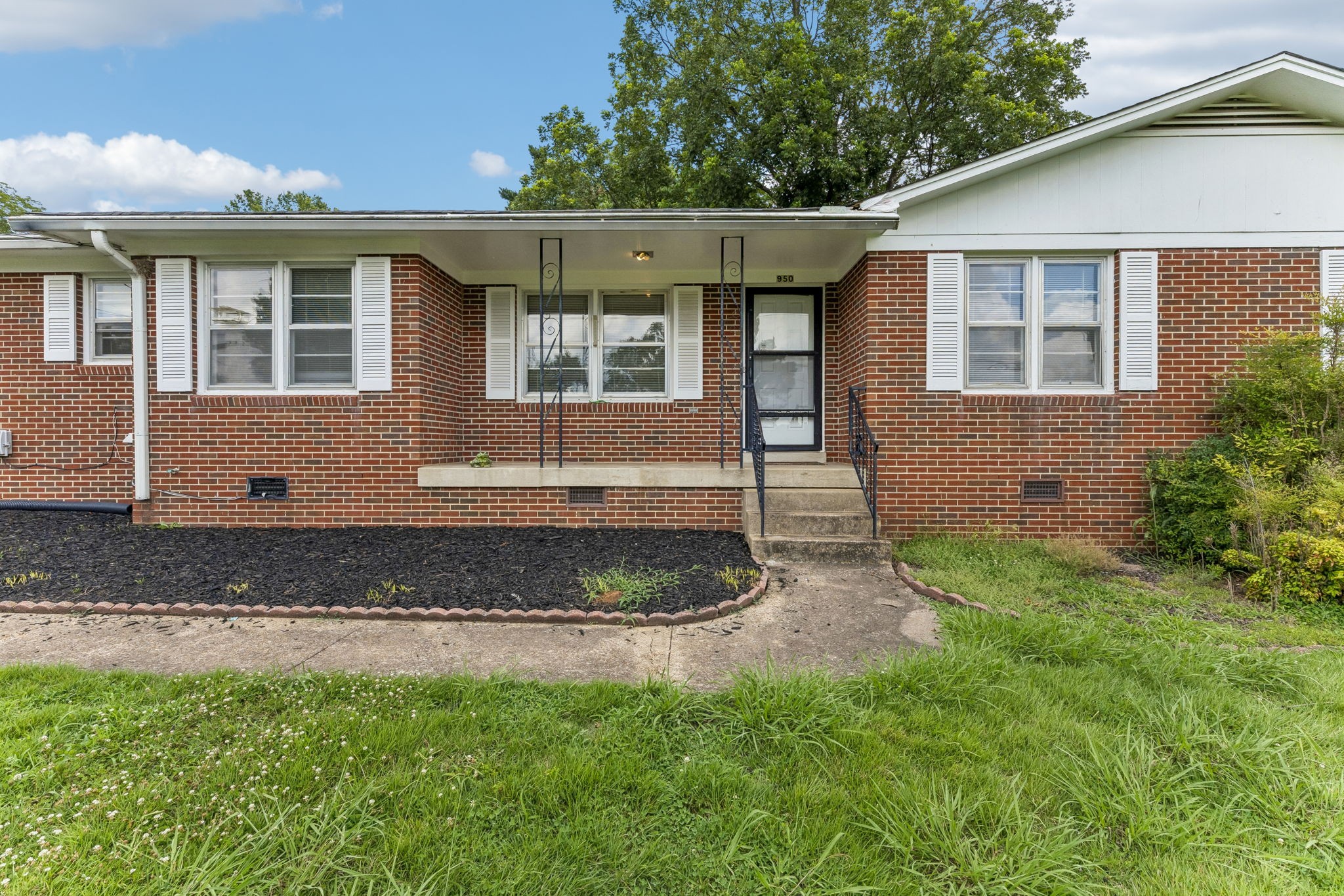 950 Fairlane Dr
