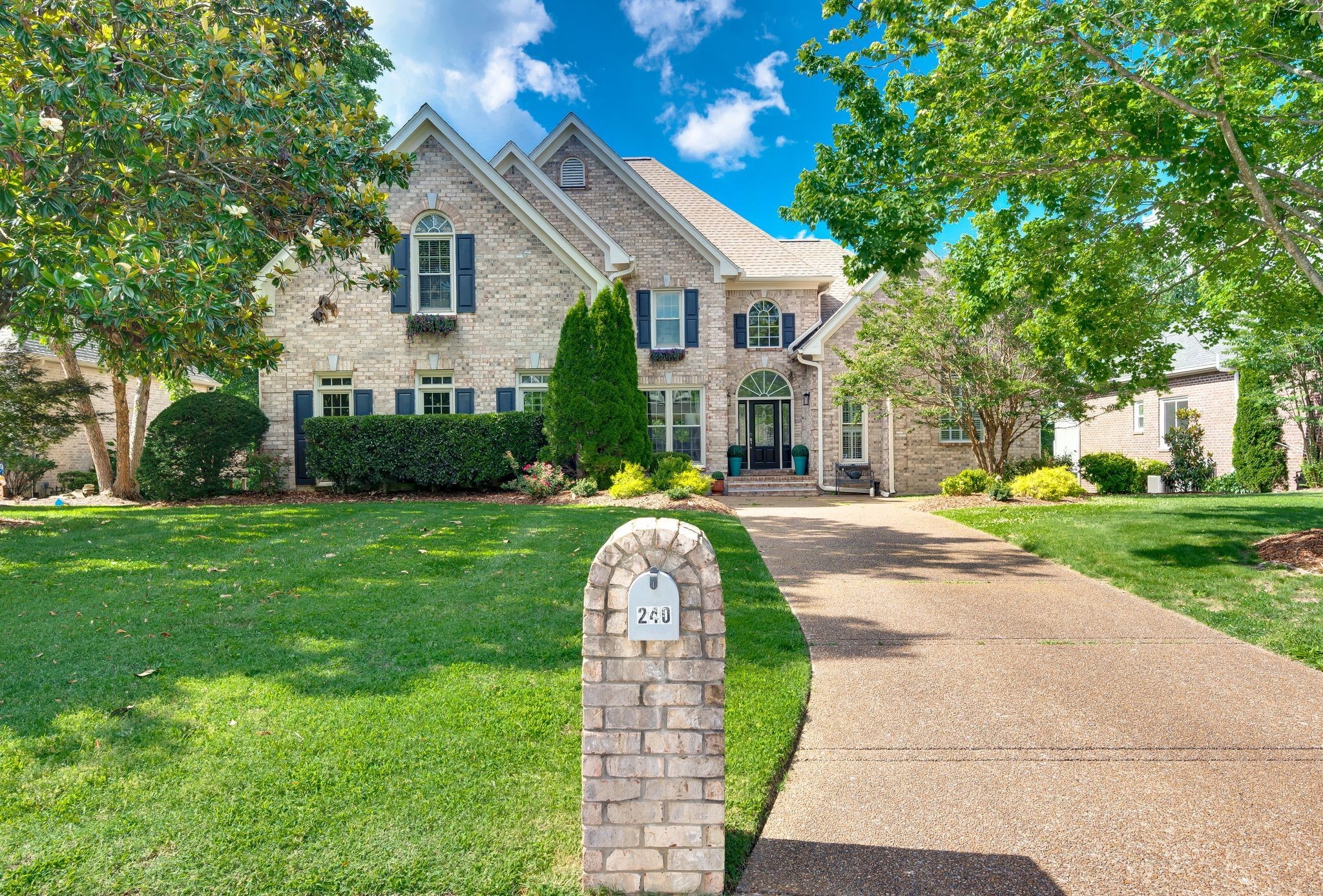 240 Temple Crest Trl