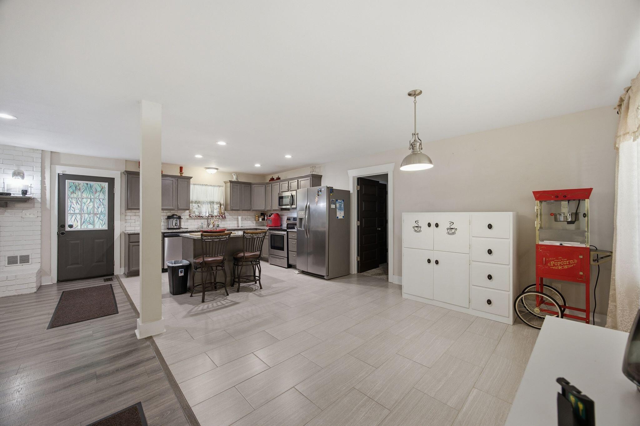 2025 Hawk Street, SE