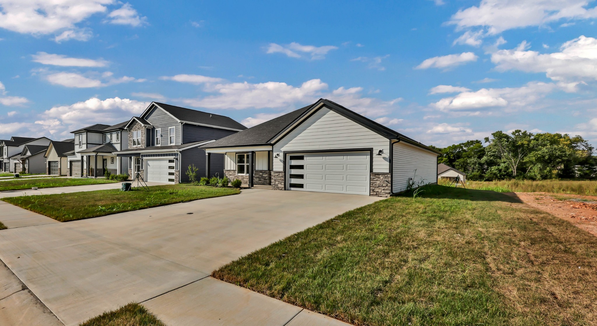 2736 Brewster Dr
