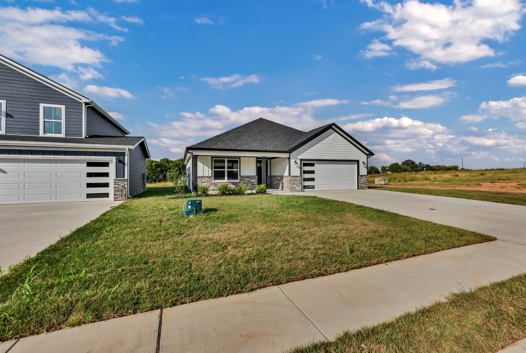 2736 Brewster Dr