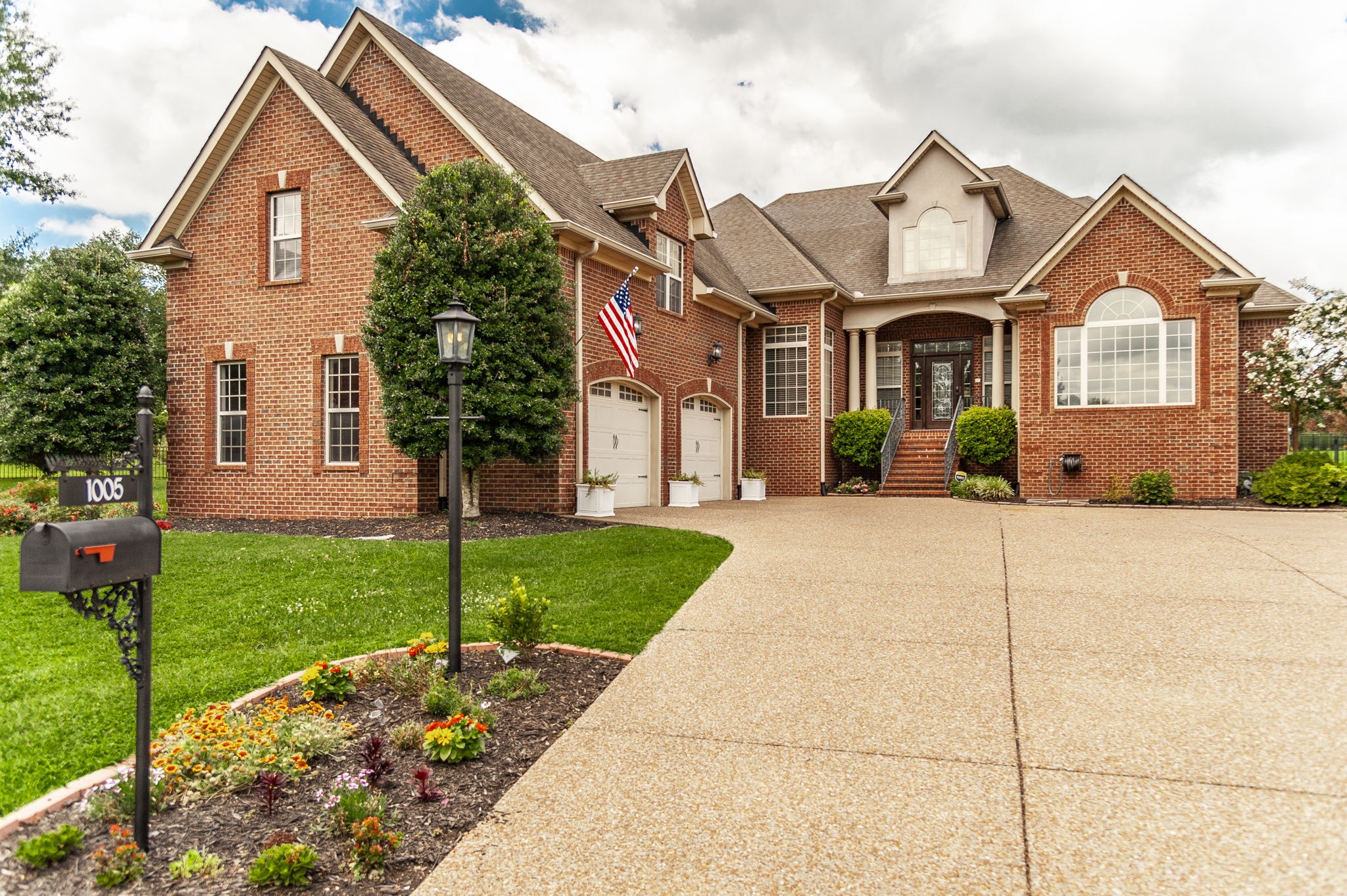1005 Scarlet Ct