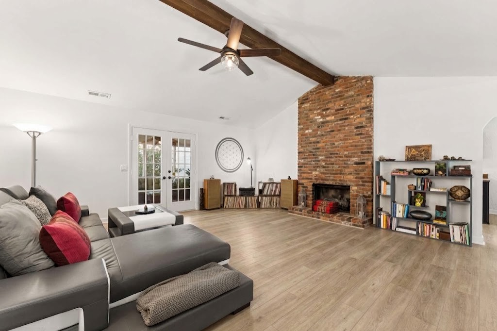 1006 Boxwood Dr