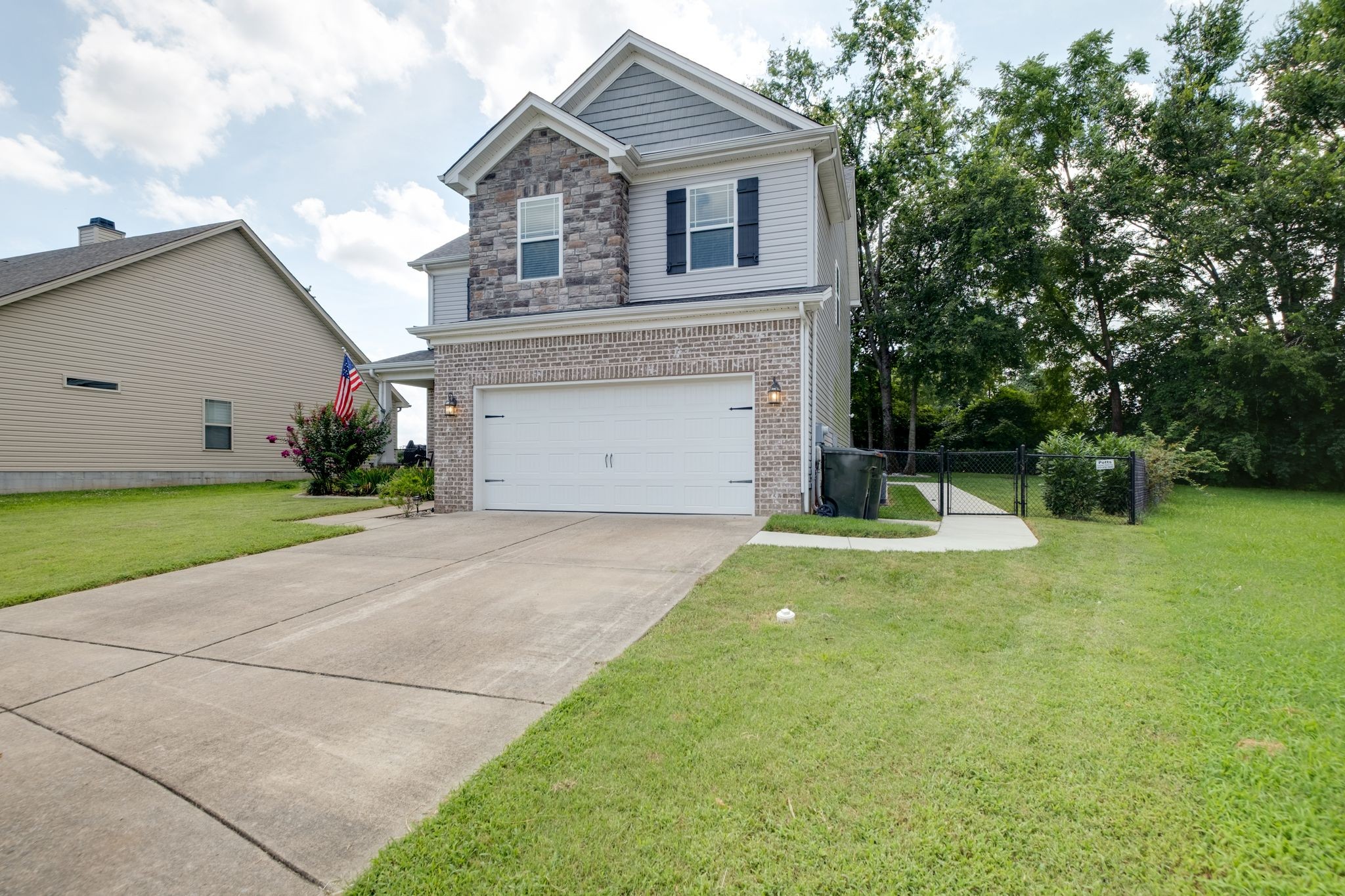 1065 Lindyn Lee Way