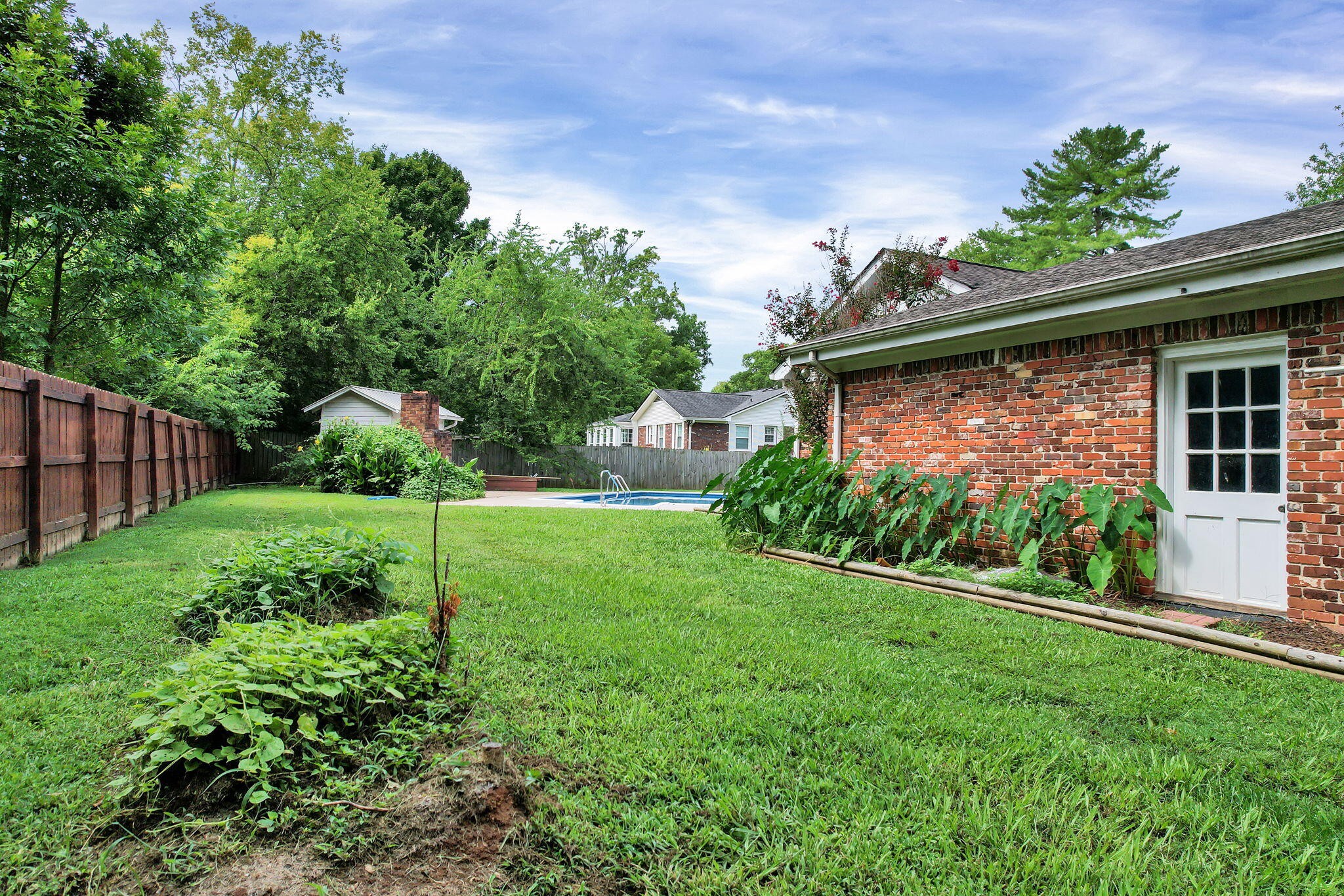 3820 NE Charleston Drive, NE