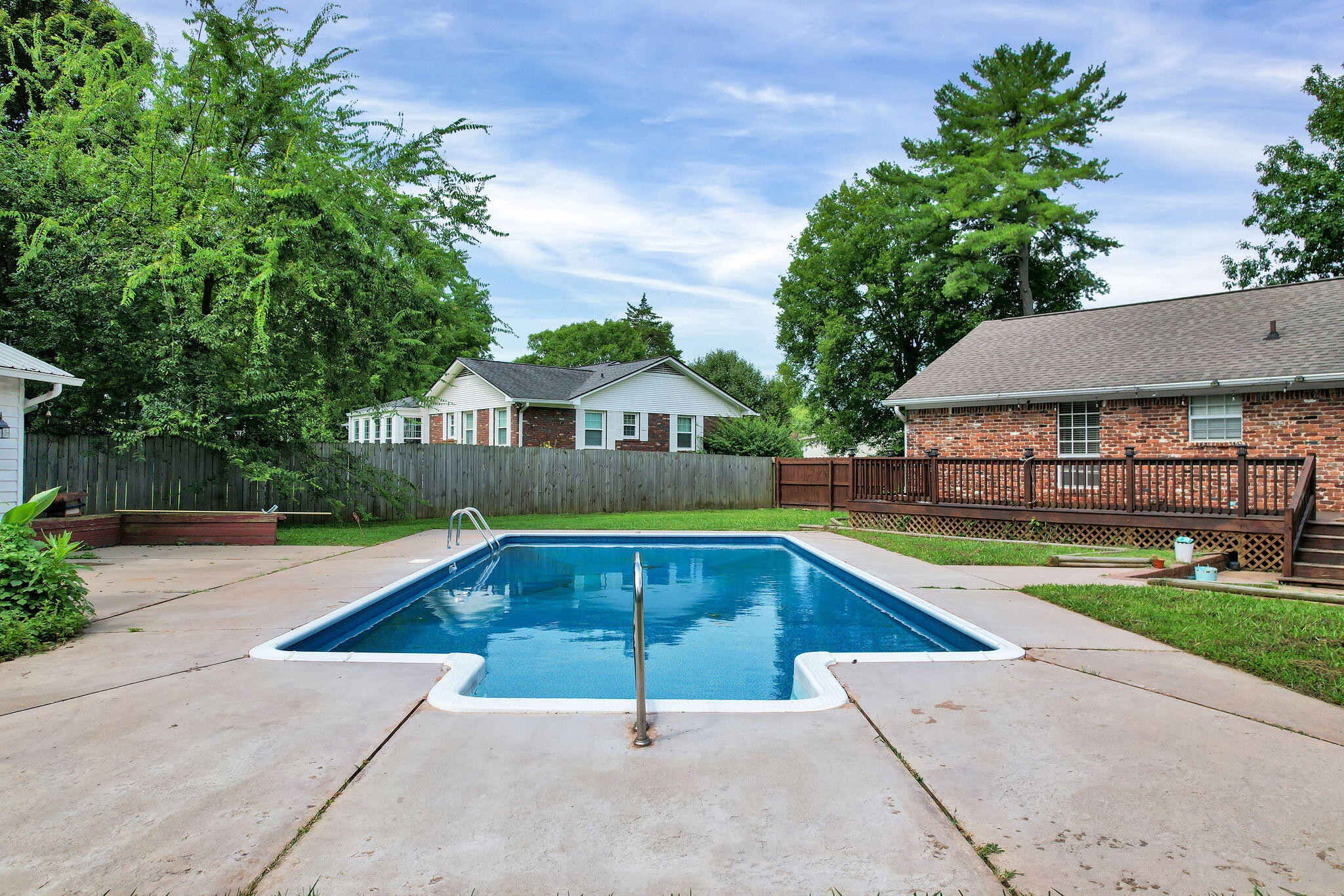 3820 NE Charleston Drive, NE