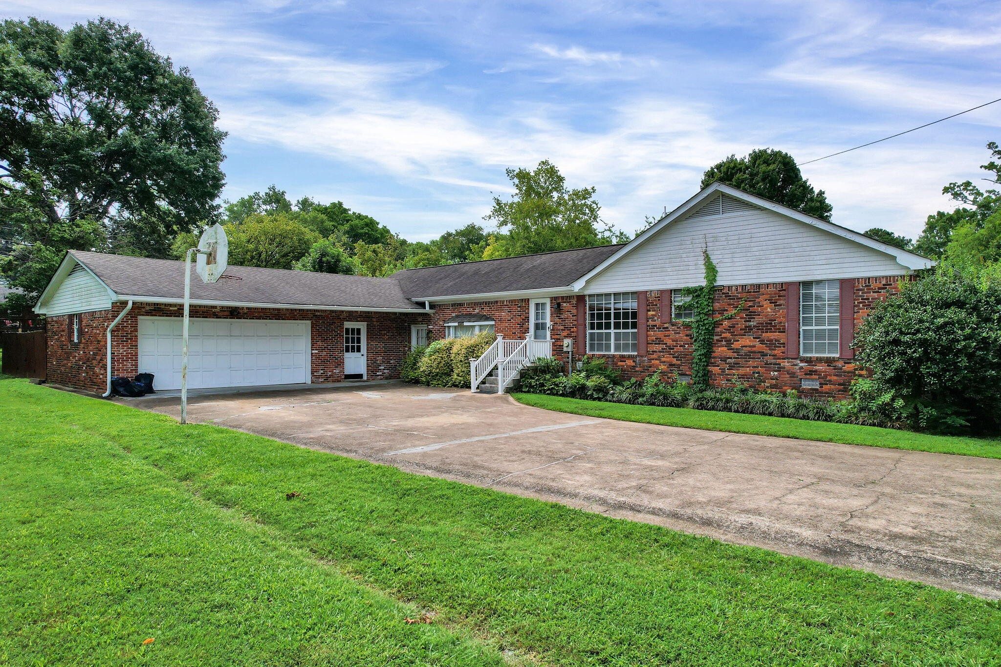 3820 NE Charleston Drive, NE