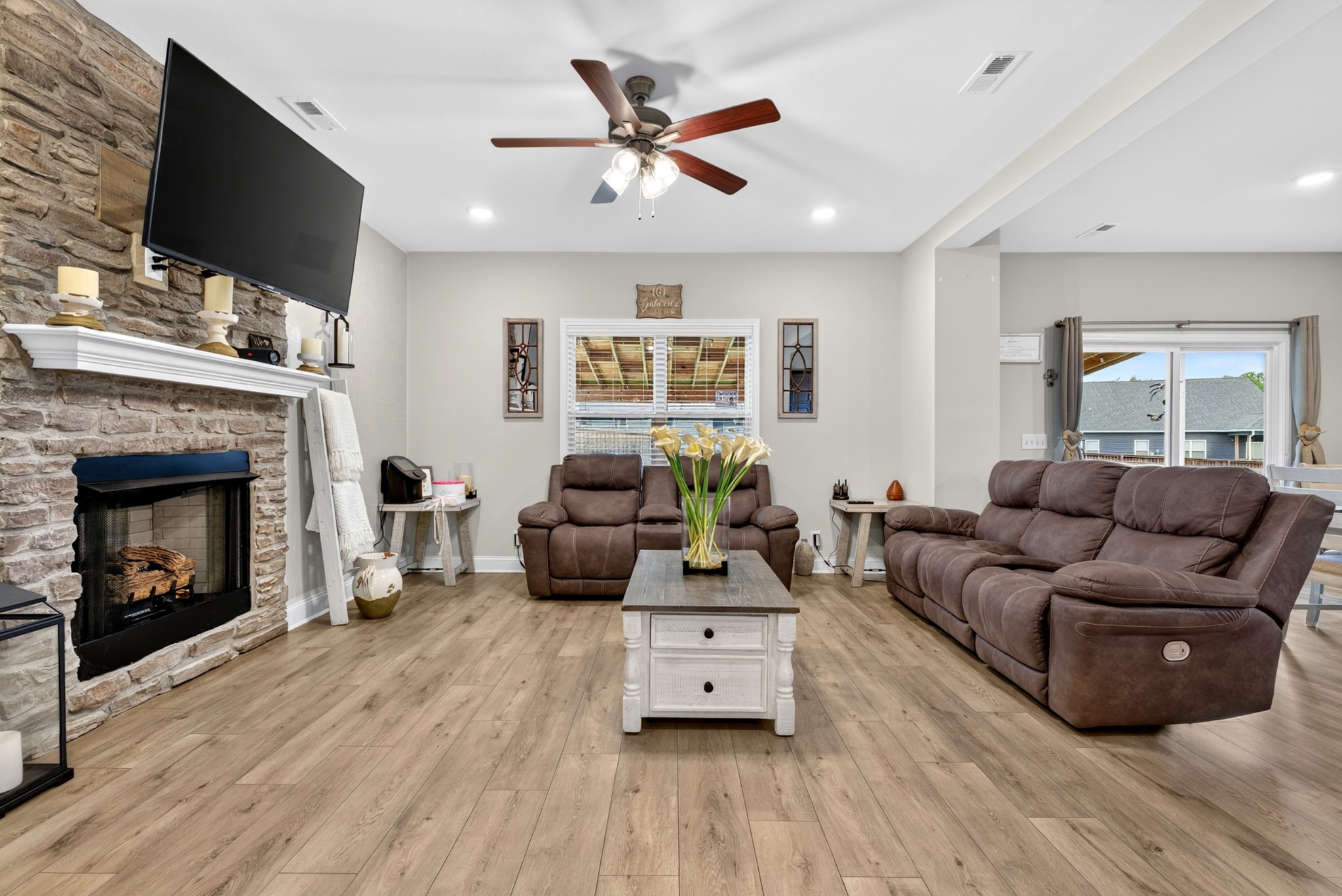 2422 Bucklin Dr