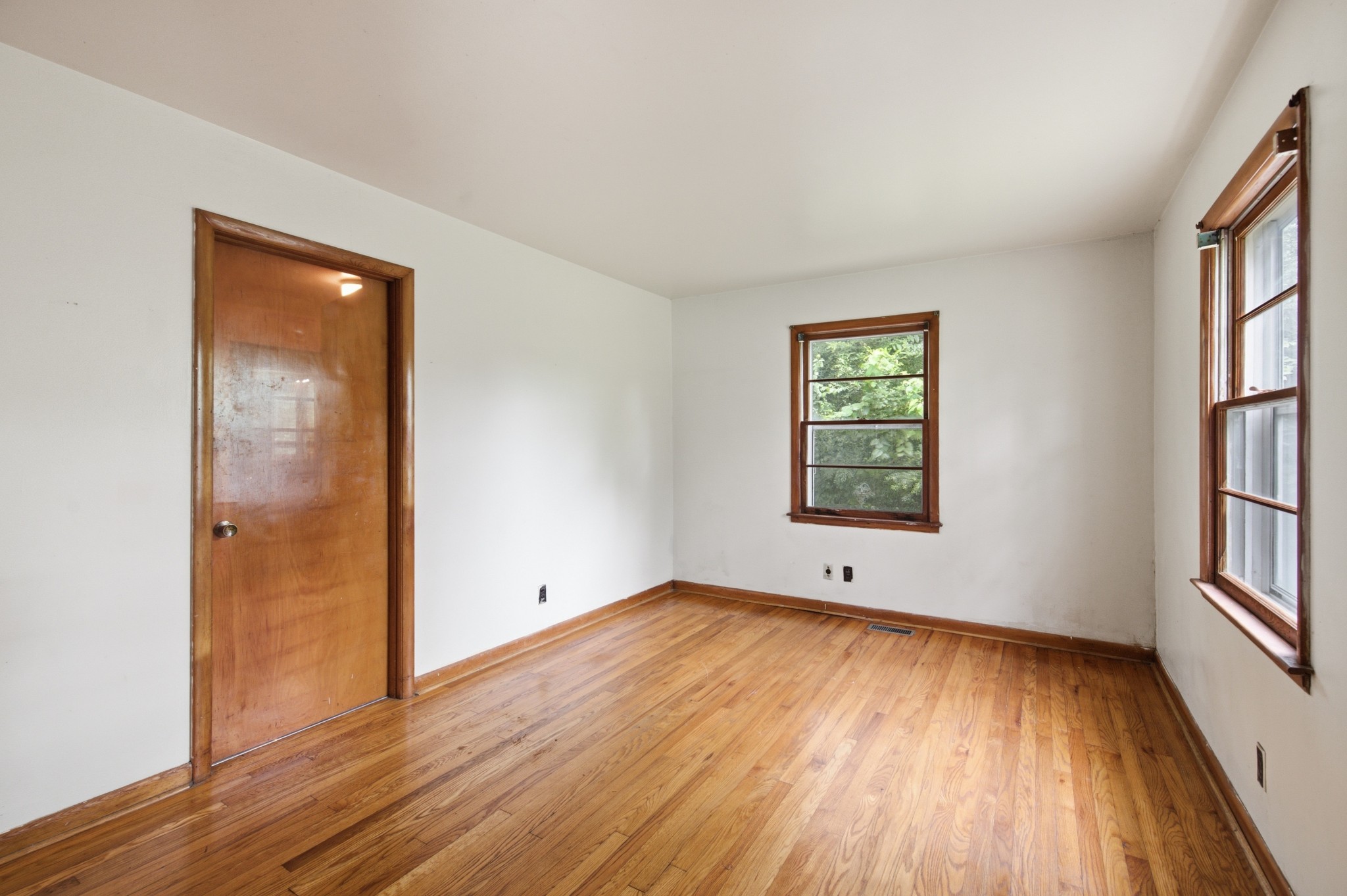 1928 Dahlia Dr