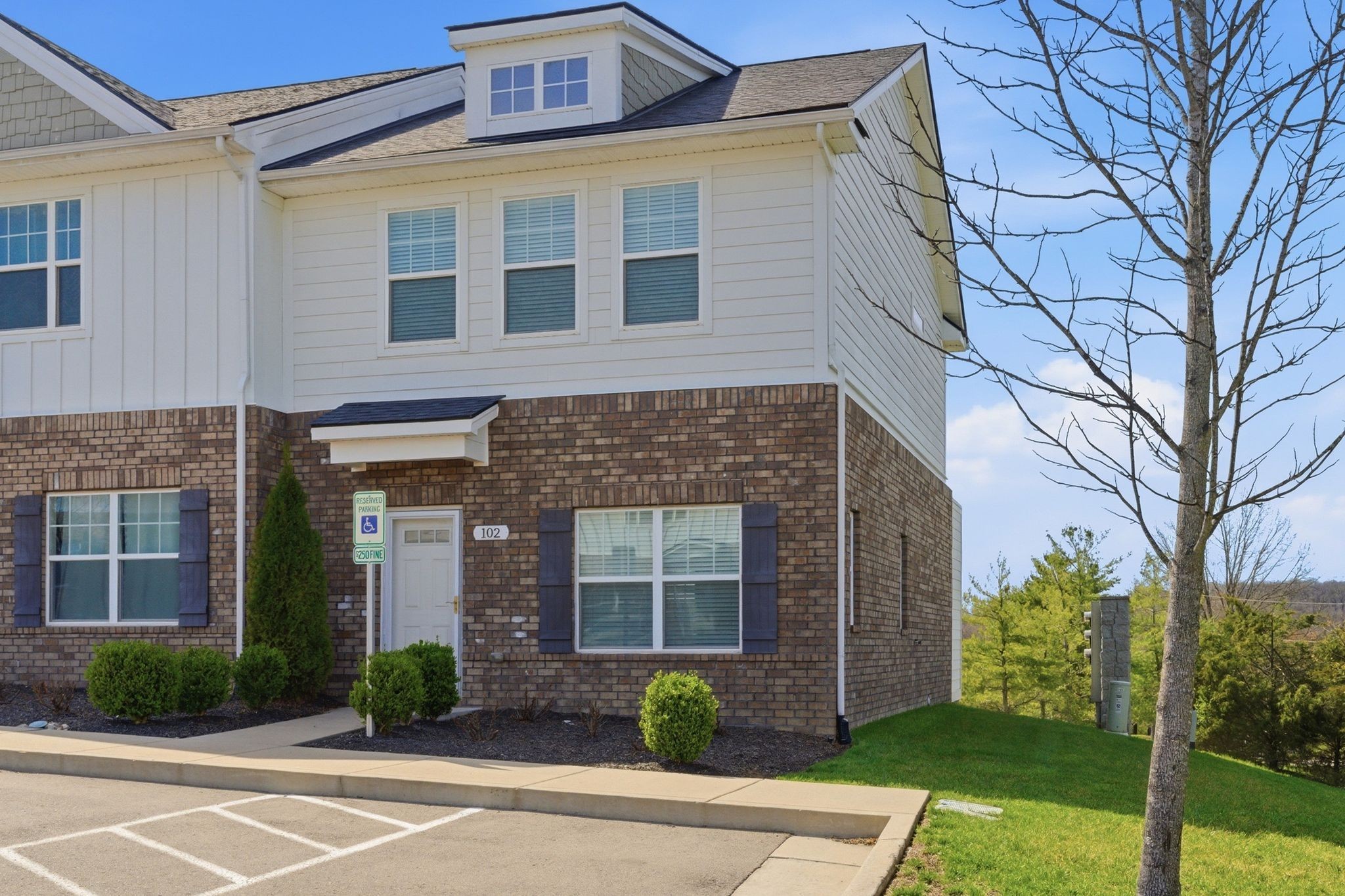 102 Dry Creek Commons Dr