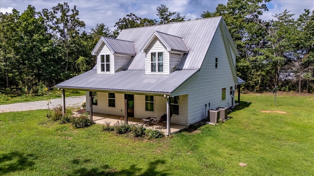 77 Oakwood Ave