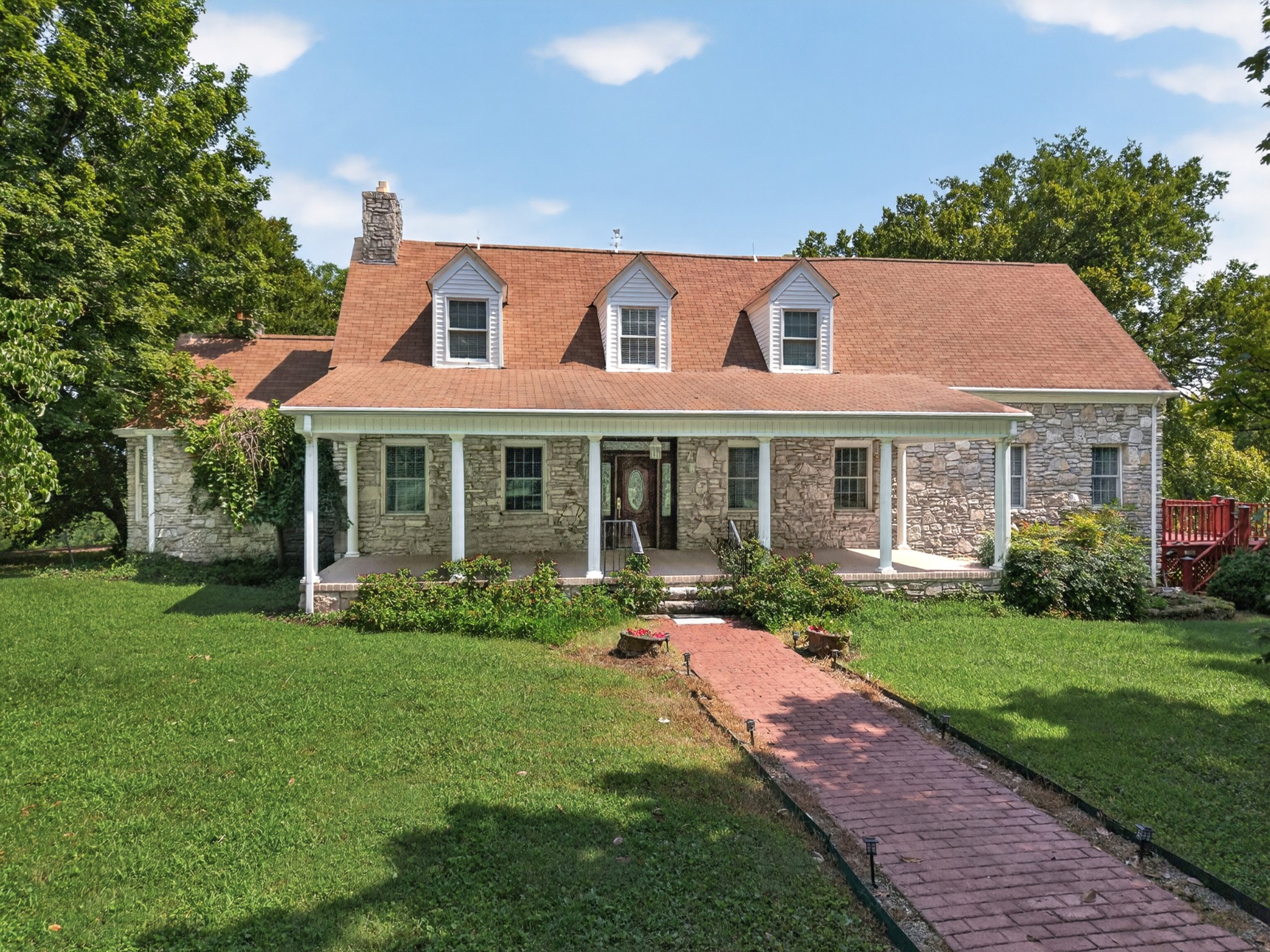 135 Clayton Ln
