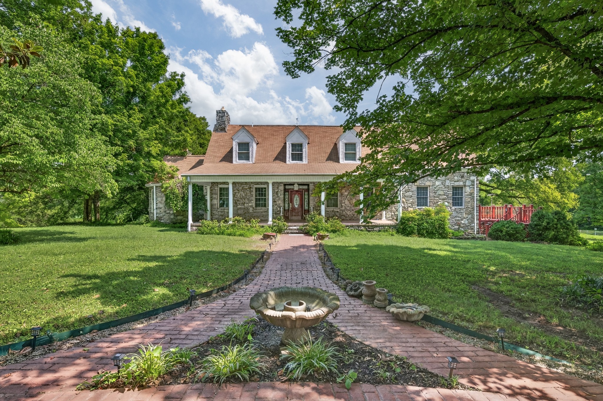 135 Clayton Ln