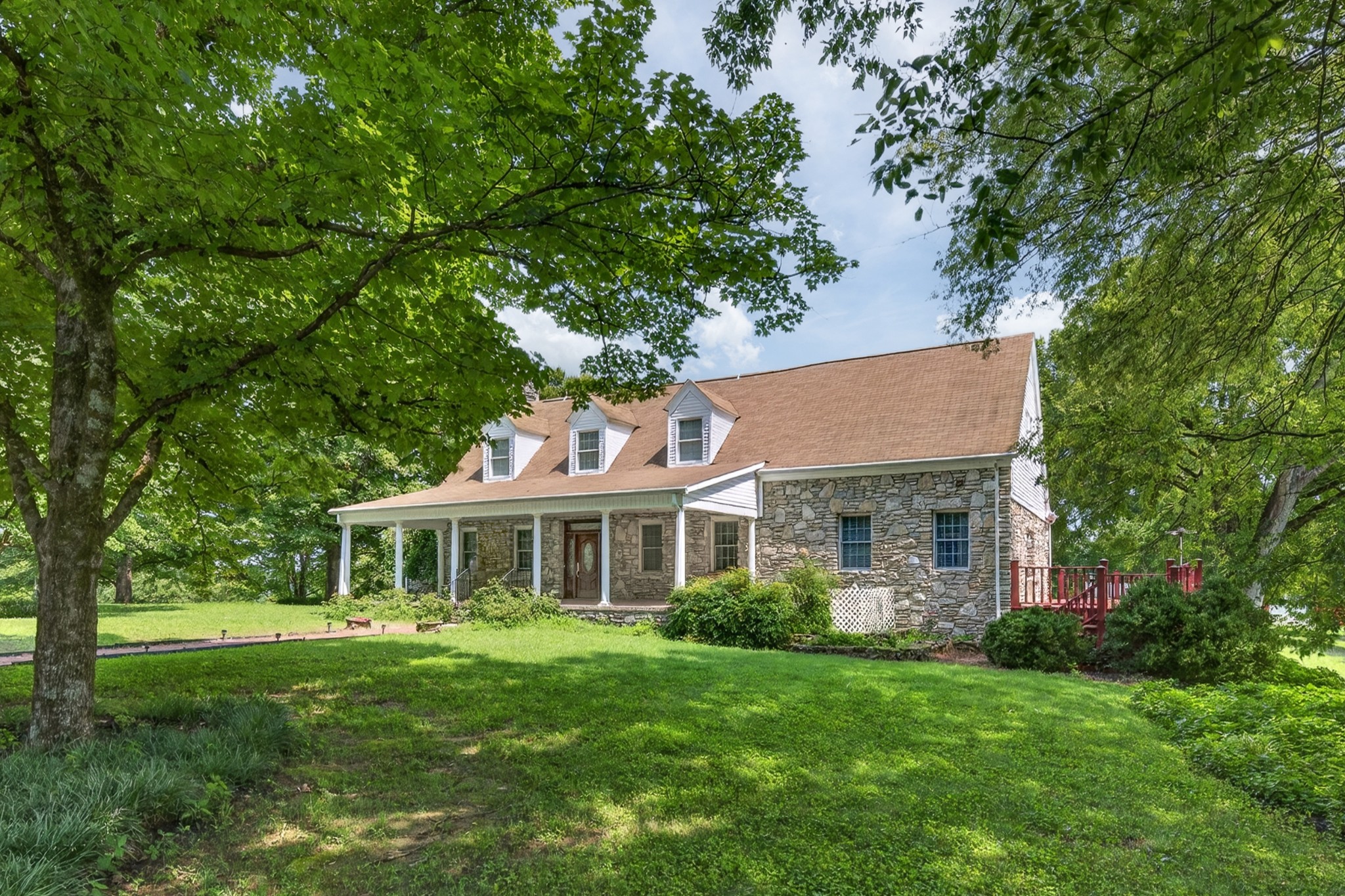 135 Clayton Ln