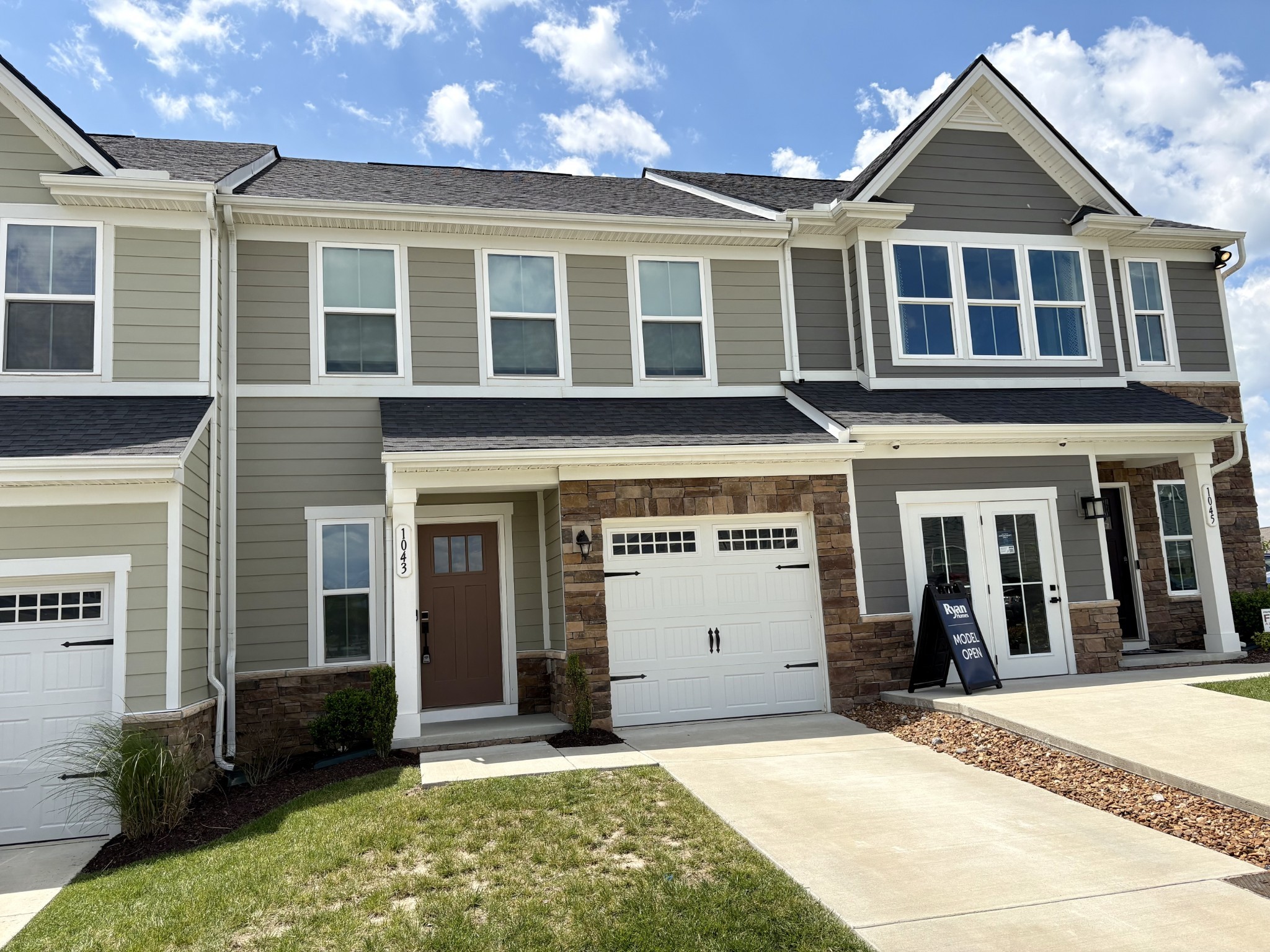 1043 Clendening Dr