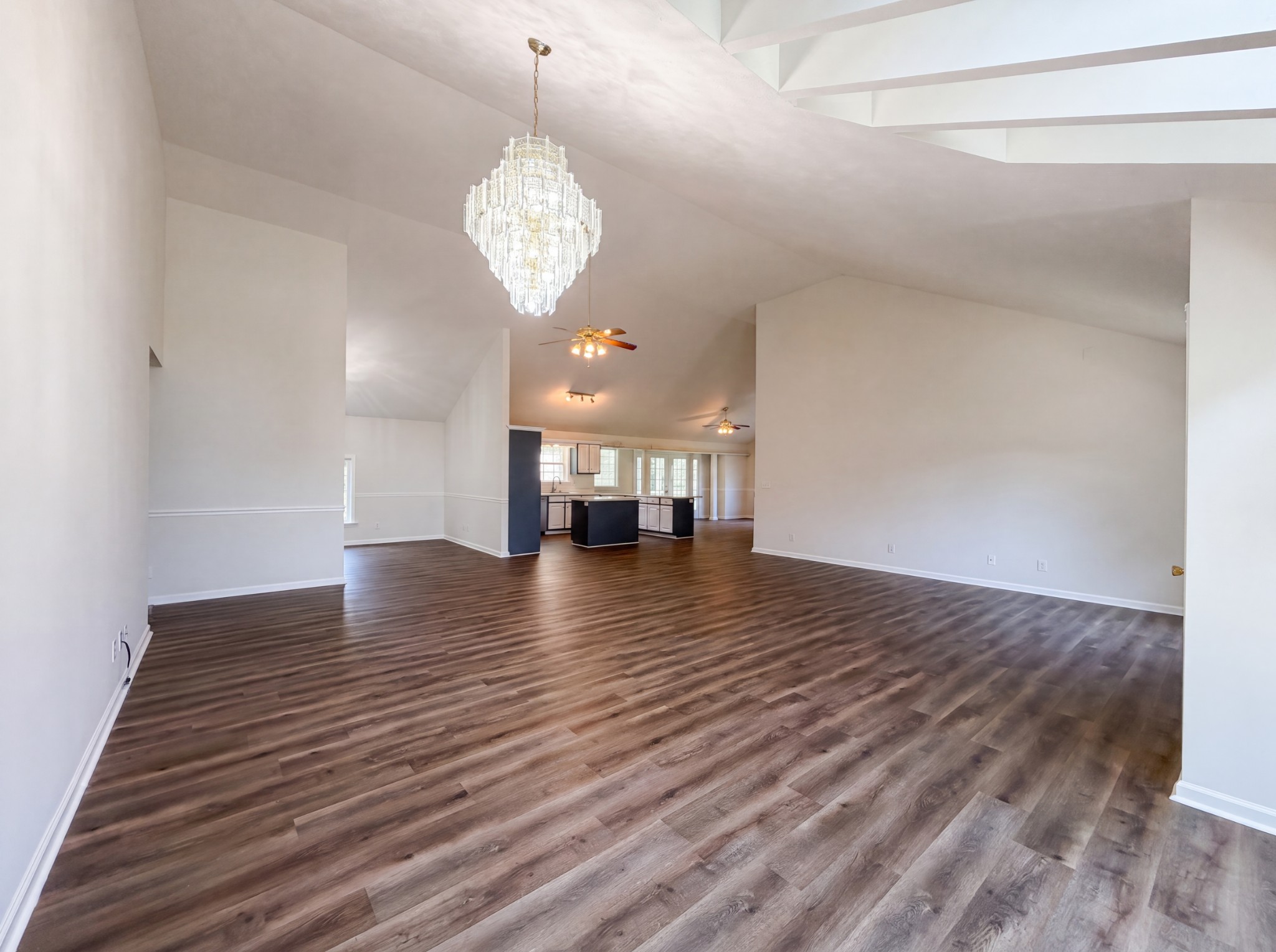 807 W Thompson Ln