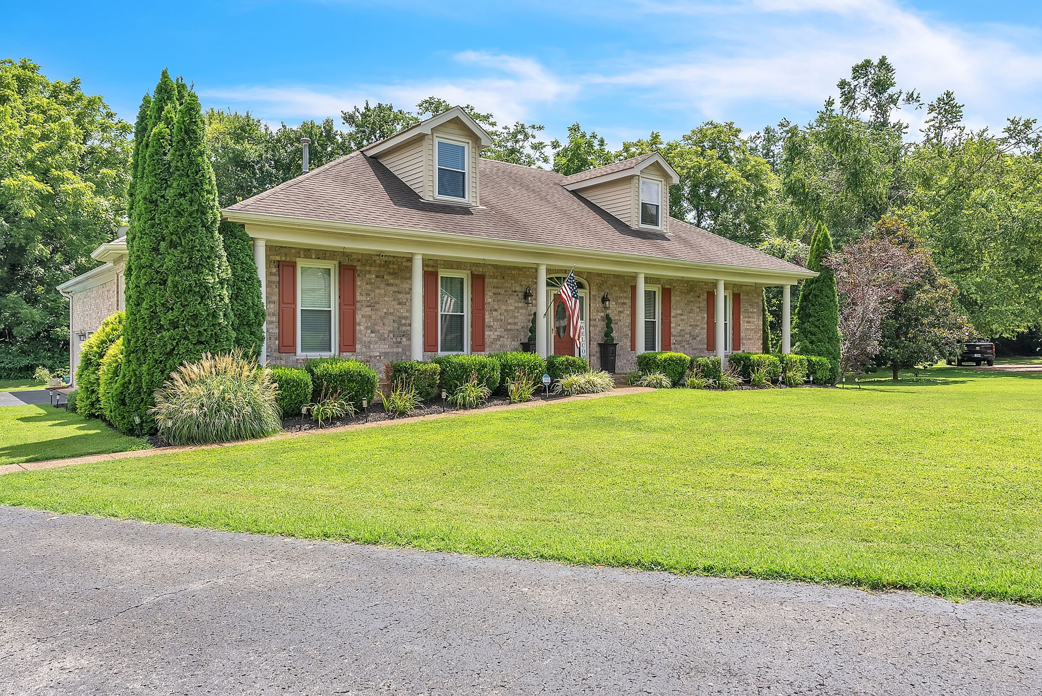 124 Medford Pl