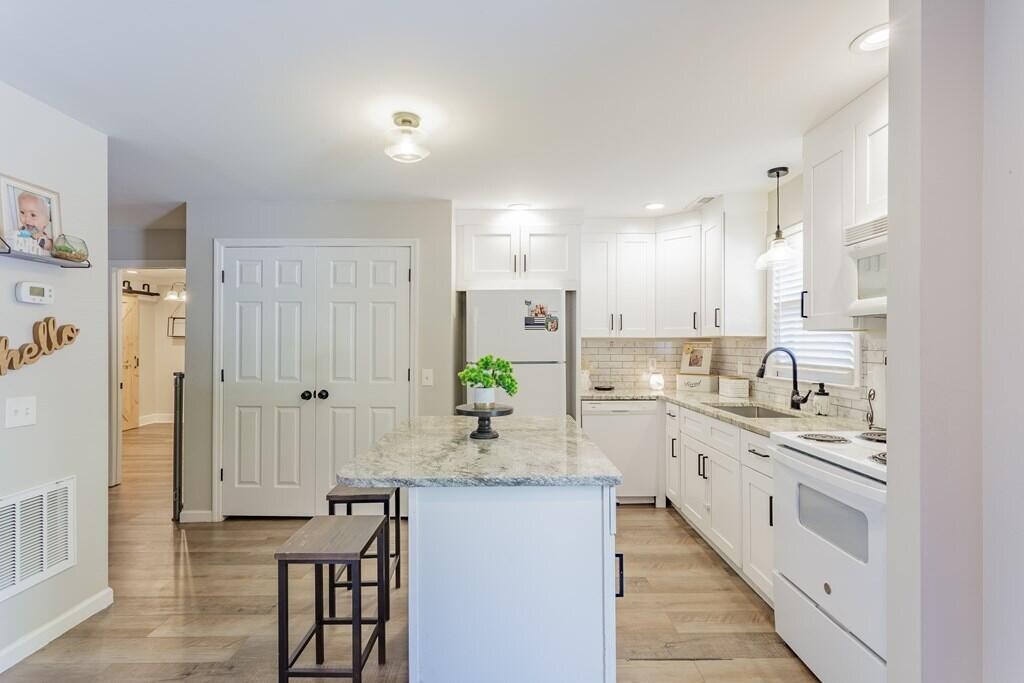 1900 Meadowbrook Circle, NW
