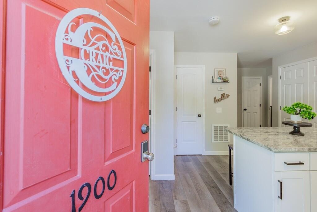 1900 Meadowbrook Circle, NW