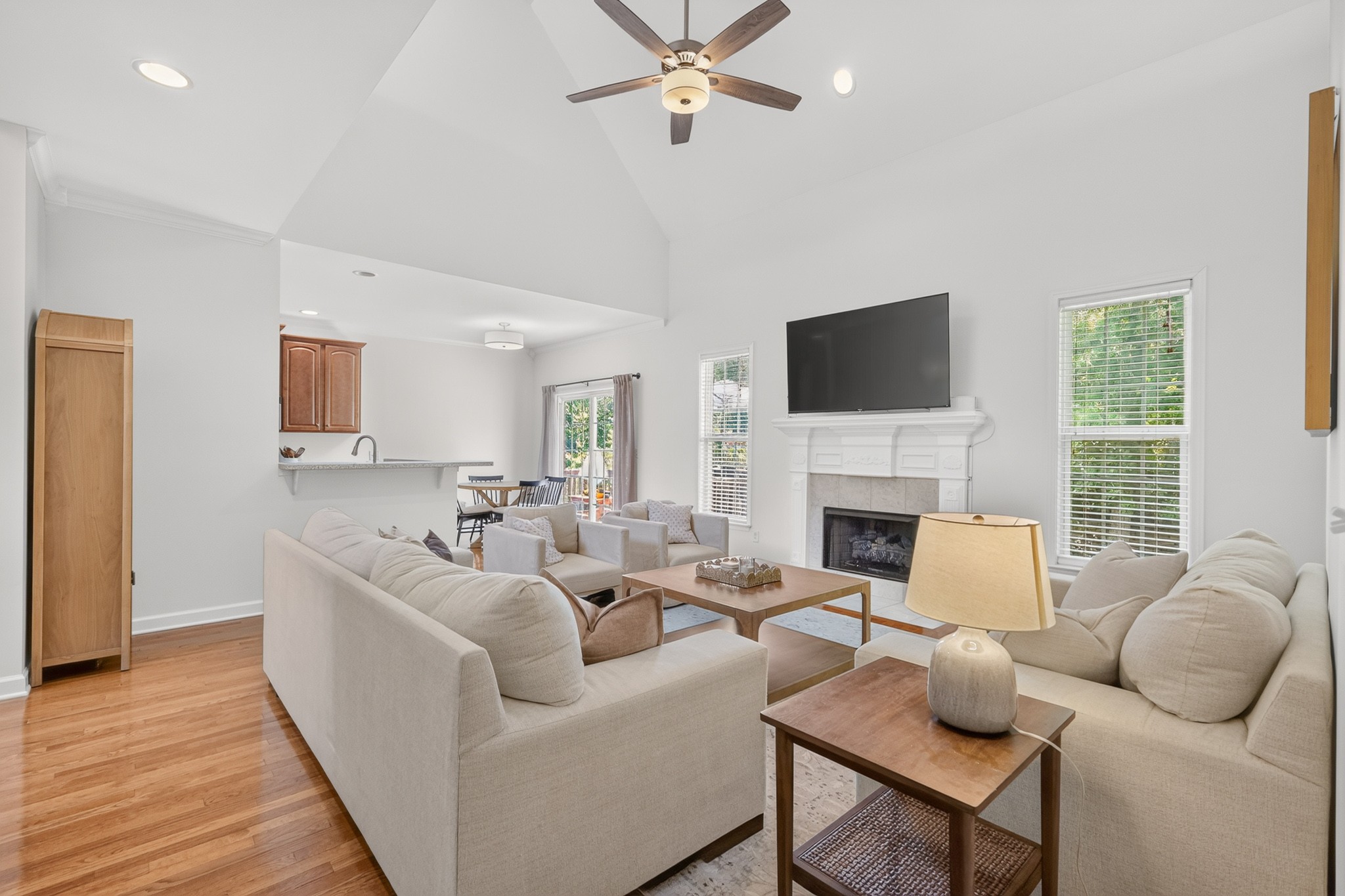 5029 Claude Dr