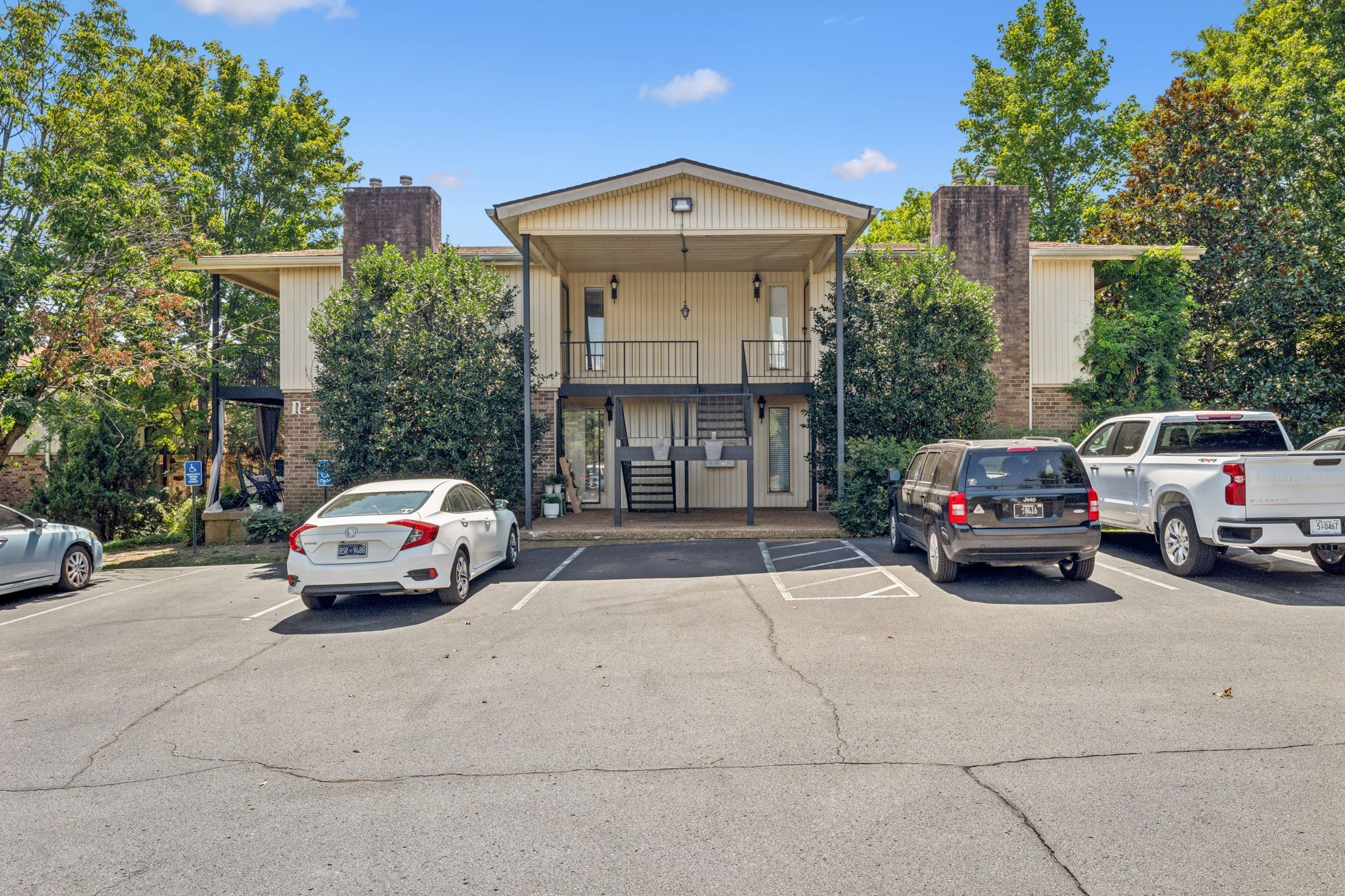 2116 Hobbs Rd
