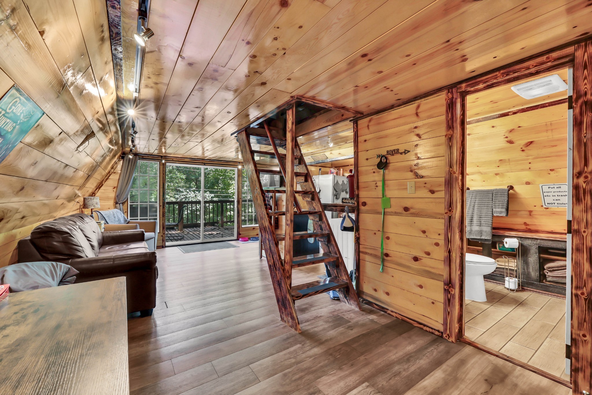 111 Lakeshore Dr