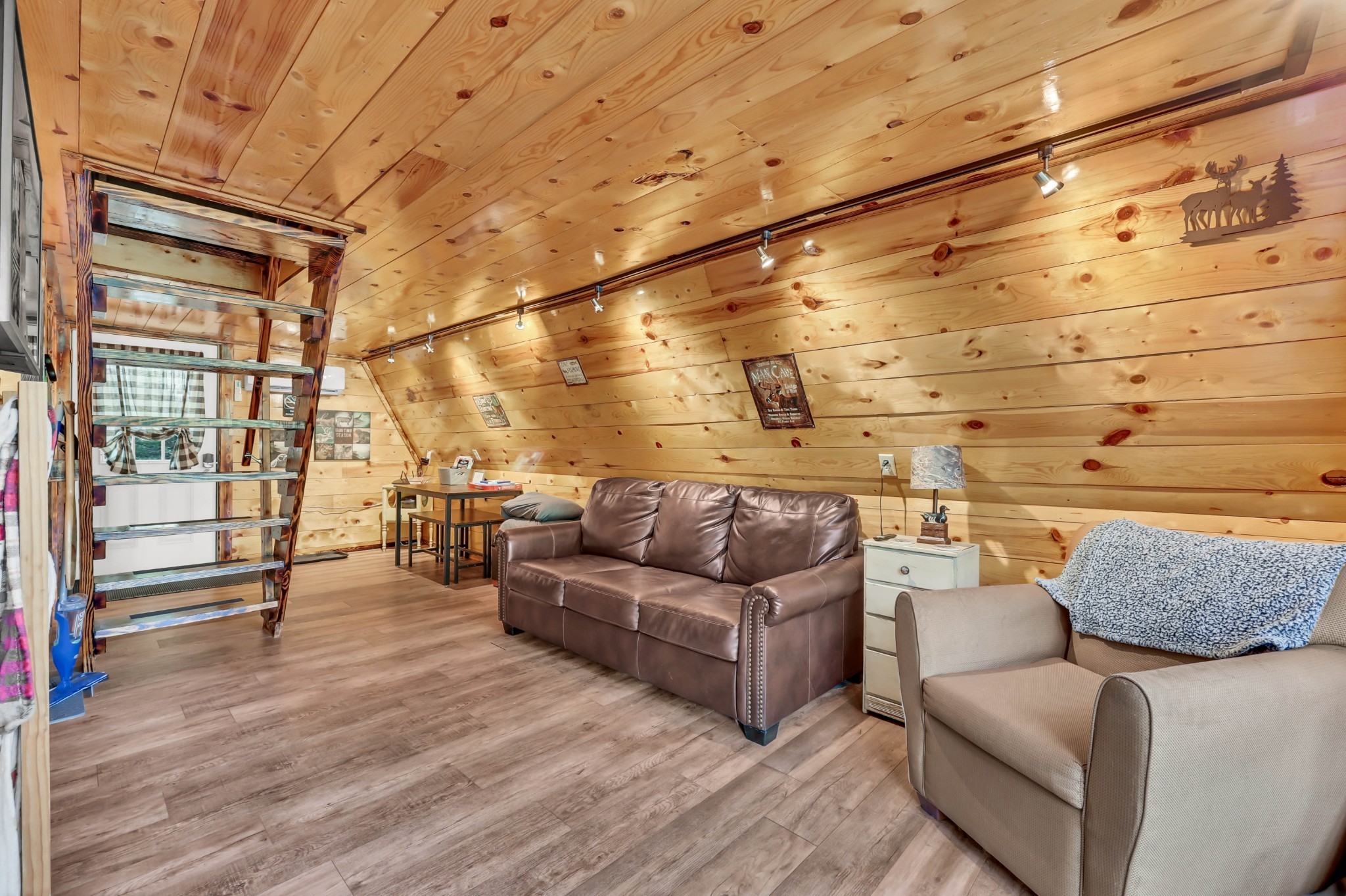 111 Lakeshore Dr
