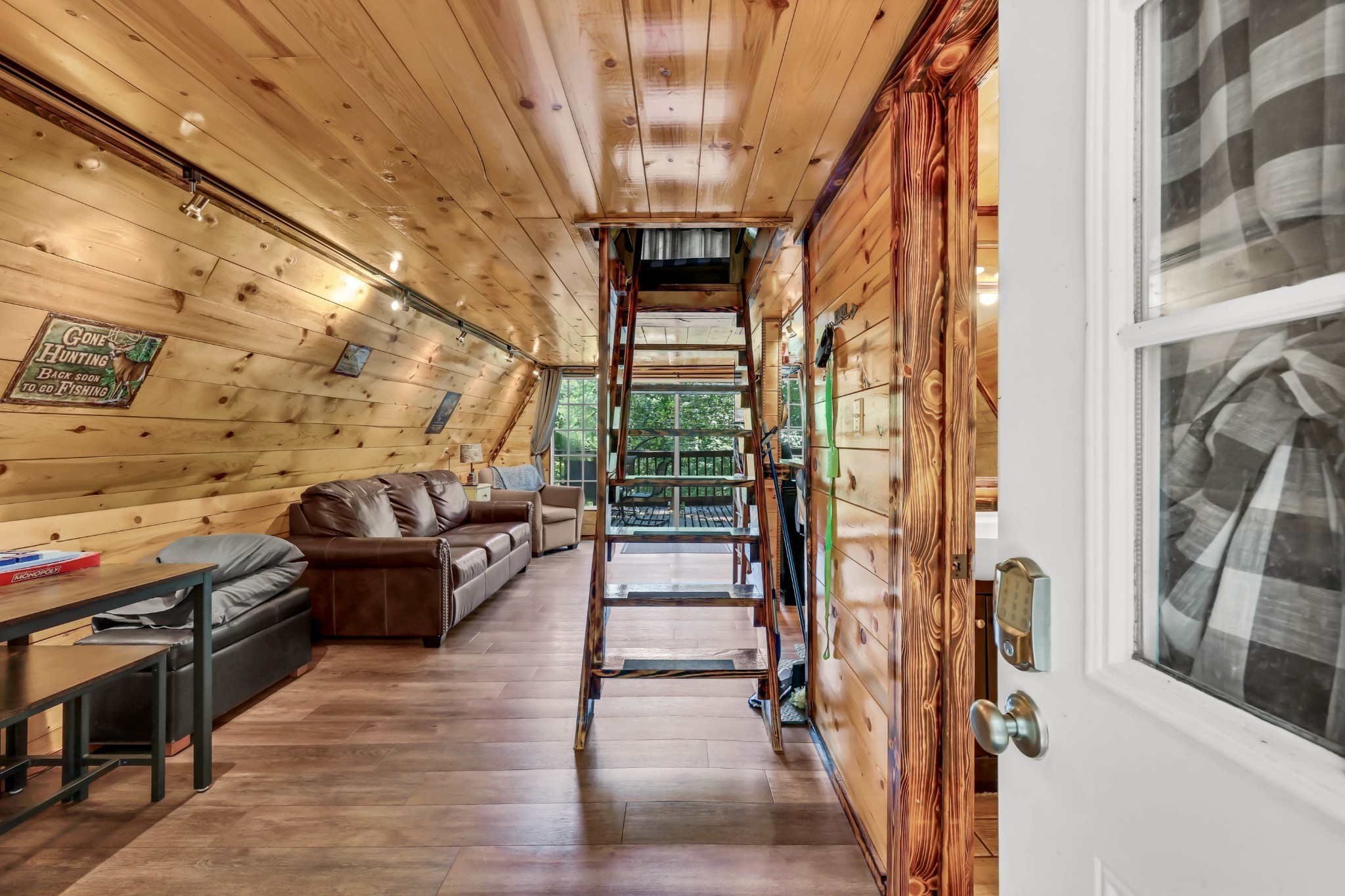 111 Lakeshore Dr