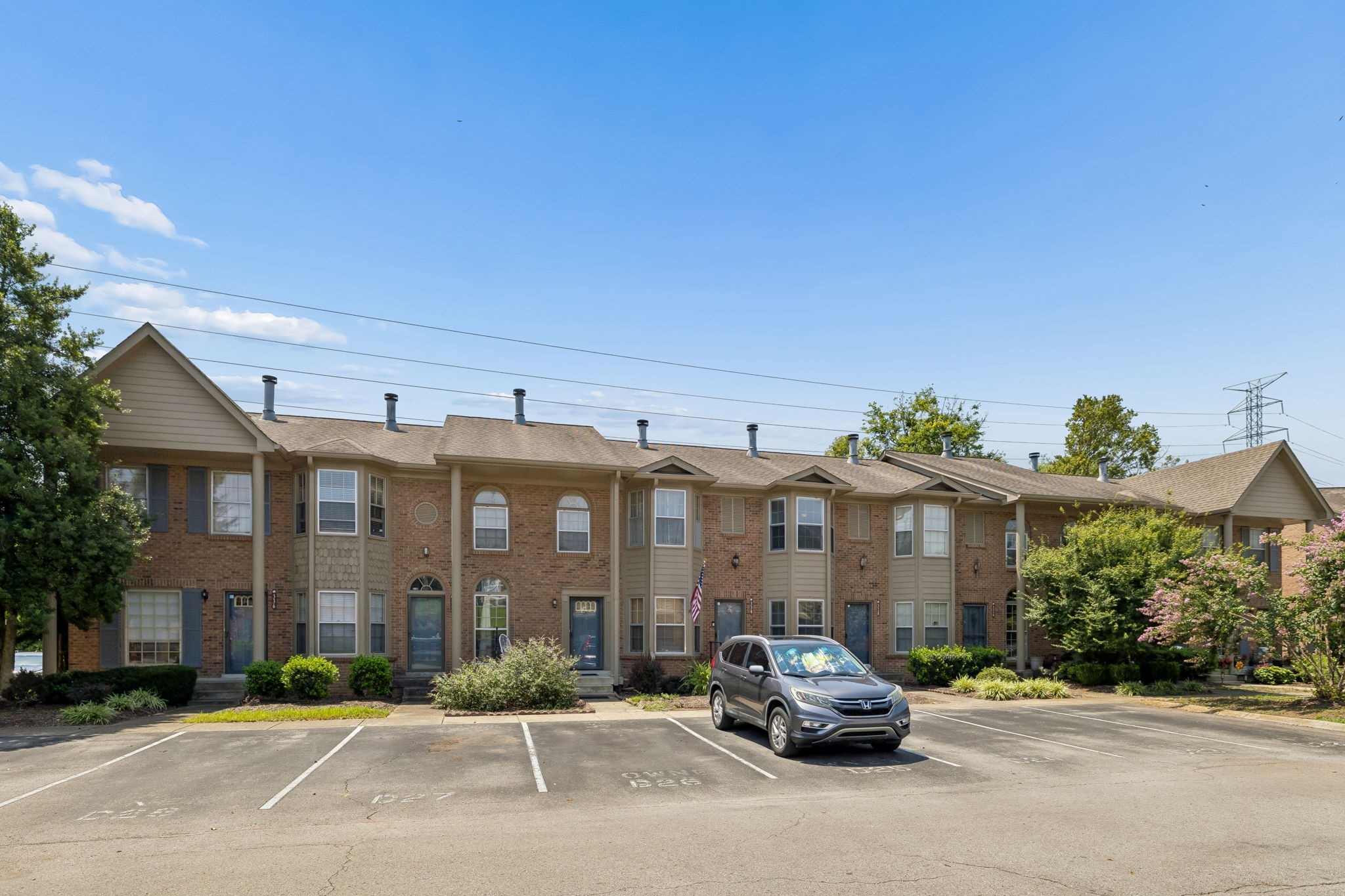 328 Hickory Pl