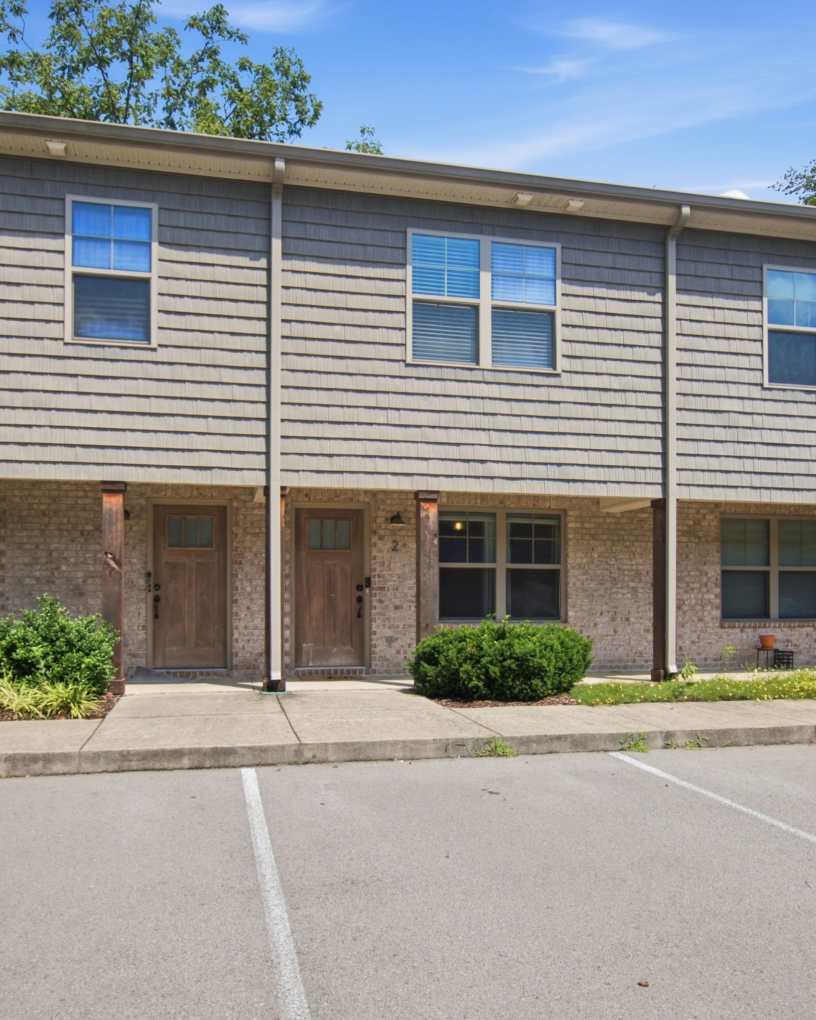 2506 E Main St